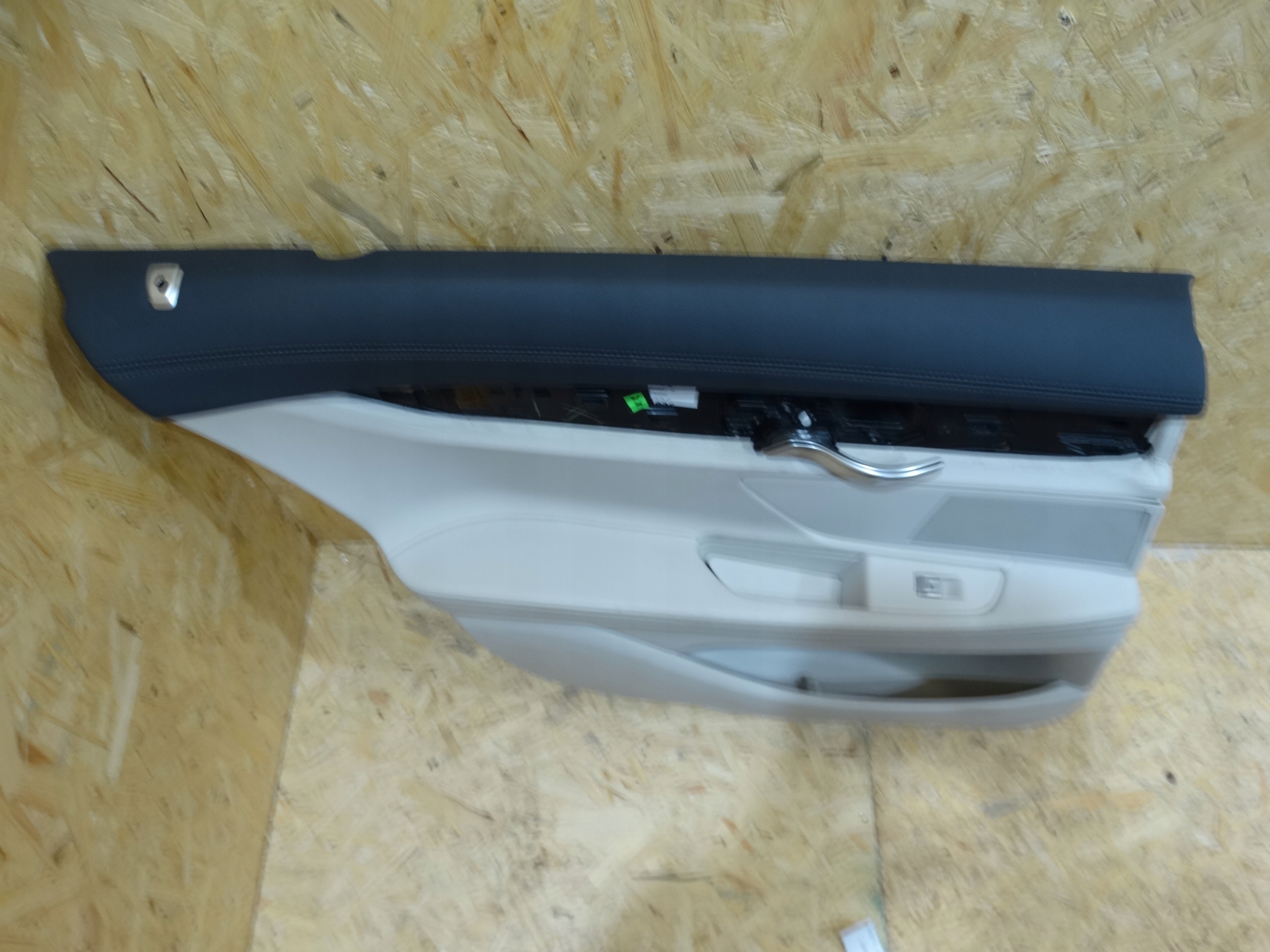 side door rear left BMW G11 IVORY WHITE 1