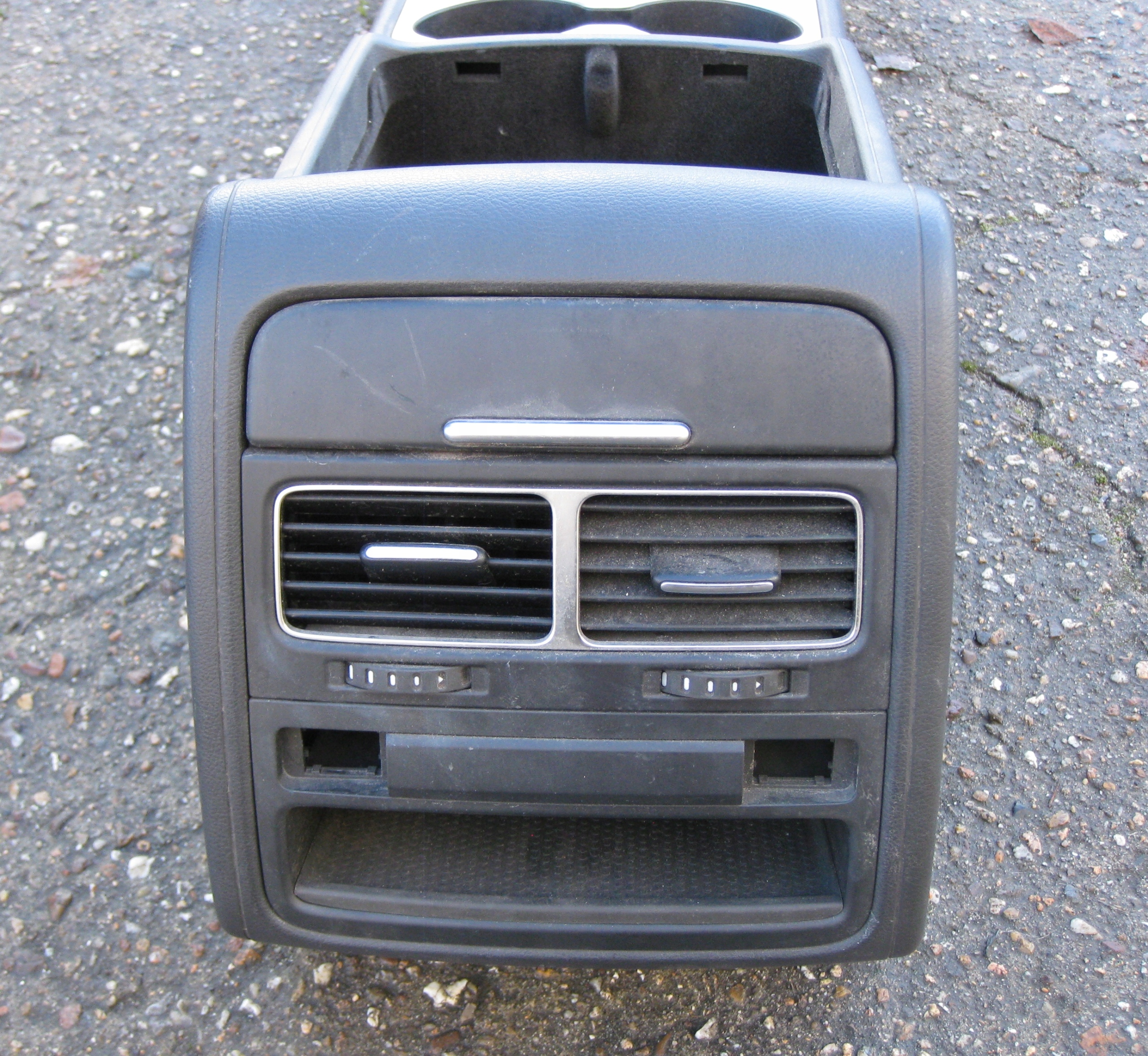 VW TOUAREG II TUNEL central PANEL