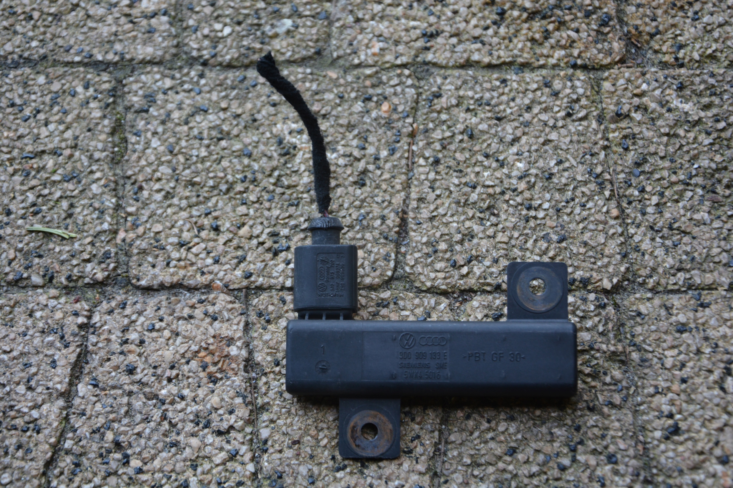 ANTENA MODUŁ KEYLESS AUDI A8 D3 3D0909133E