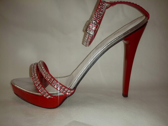 

Sylwester srebrne diamenty obcas 13cm rozmiar 43