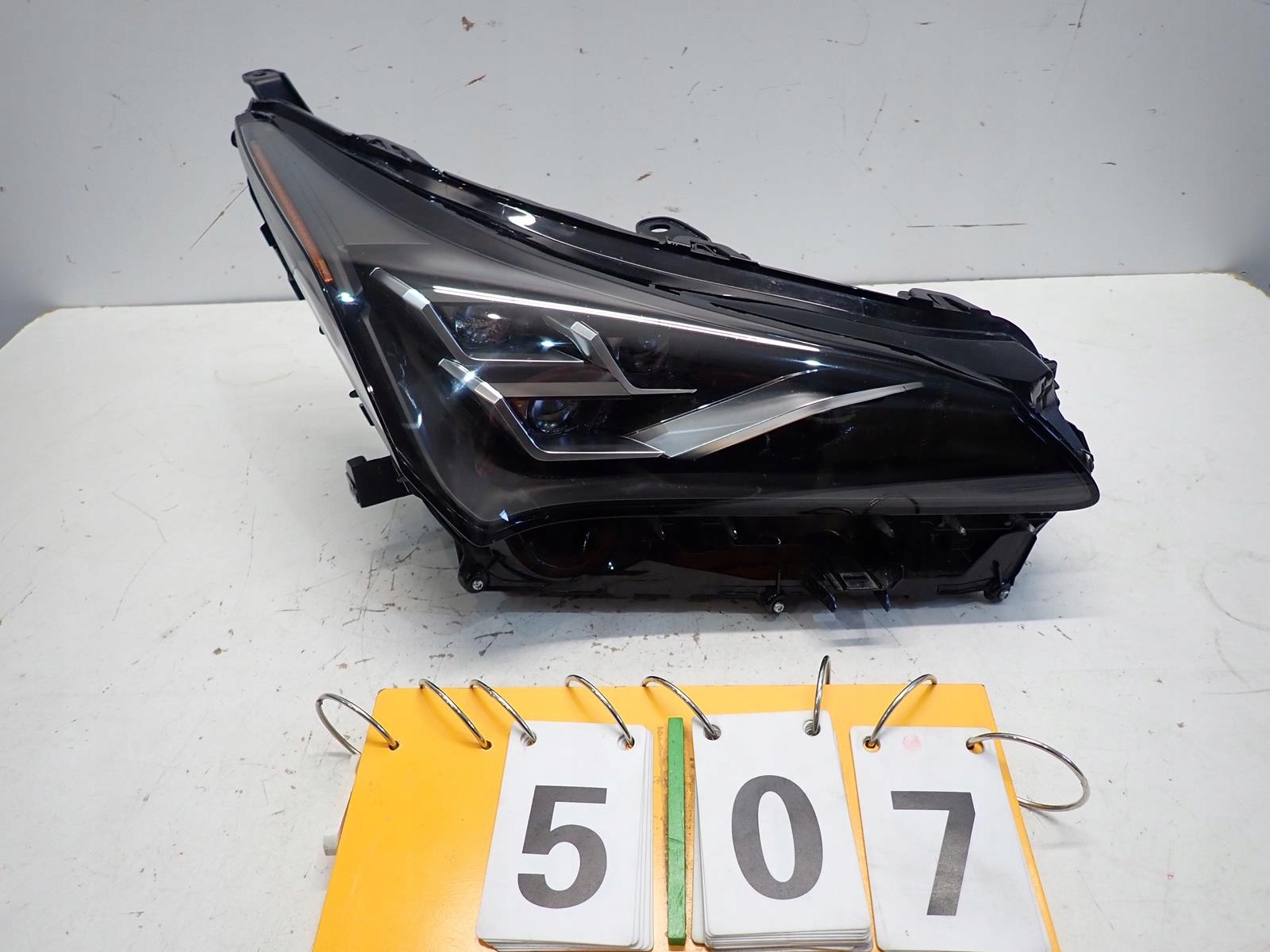 Lampa przód prawa LEXUS NX300H LIFT 18- FULL LED Strona zabudowy prawa