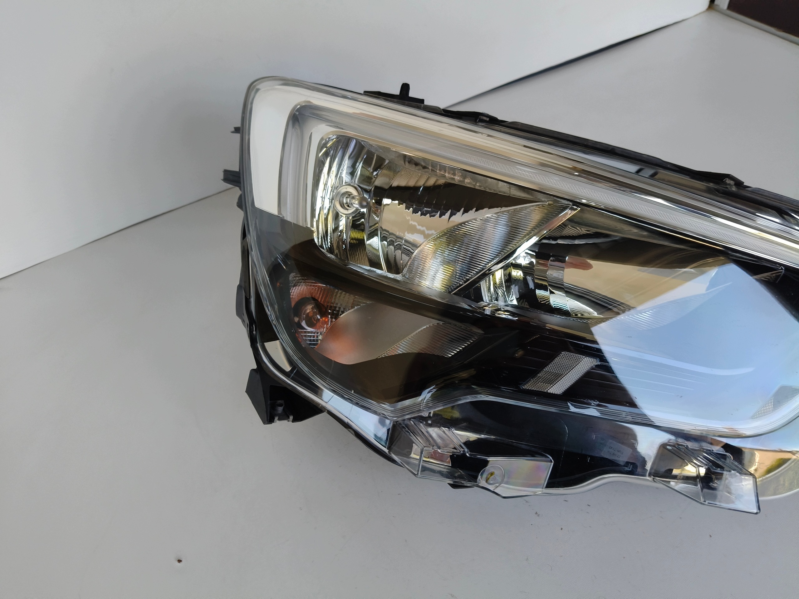 light right REFLEKTOR OPEL COMBO E 18