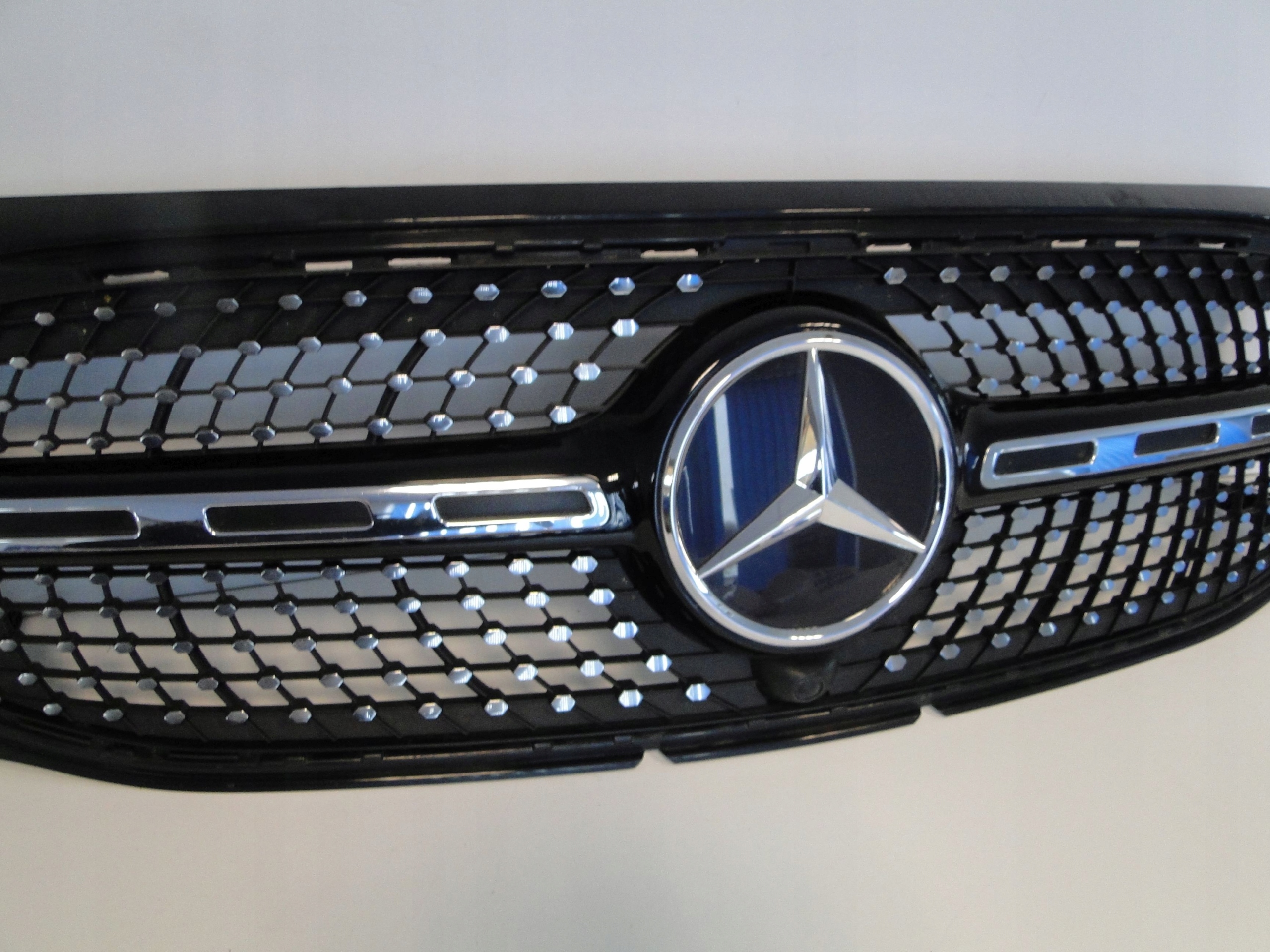MERCEDES GLB X247 247 GRILL ATRAPA DIAMENT AMG ZAŚLEPKA KAMERY Kolor czarny
