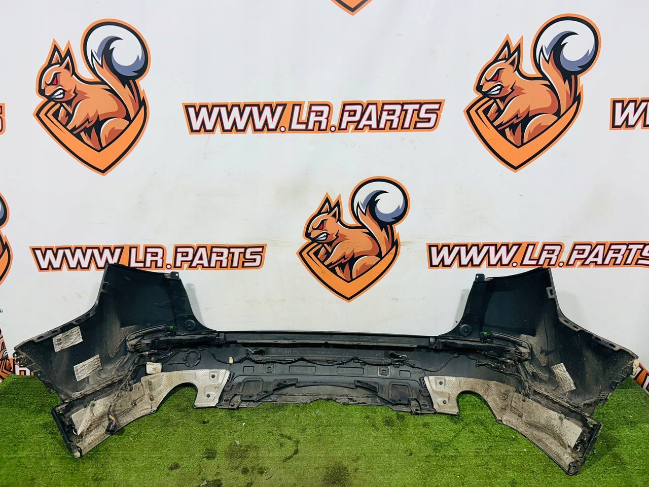 ZDERZAK TYLNY KOMPLET LAND ROVER DISCOVERY SPORT L550 FK72-17K835-BD8LML Jakość części (zgodnie z GVO) O - oryginał z logo producenta pojazdu (OE)