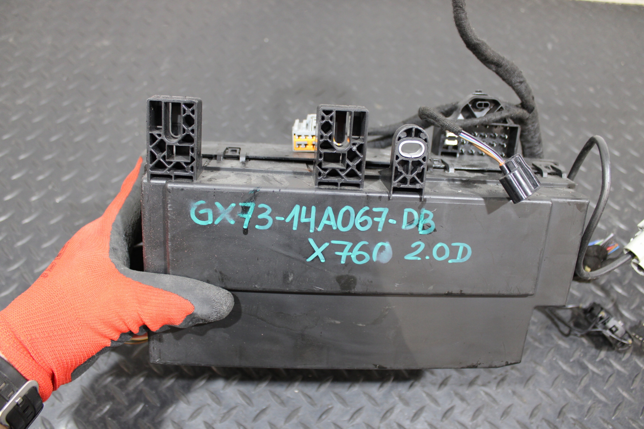 Module fusibles JAGUAR XE X760 GX73-14A067-DB