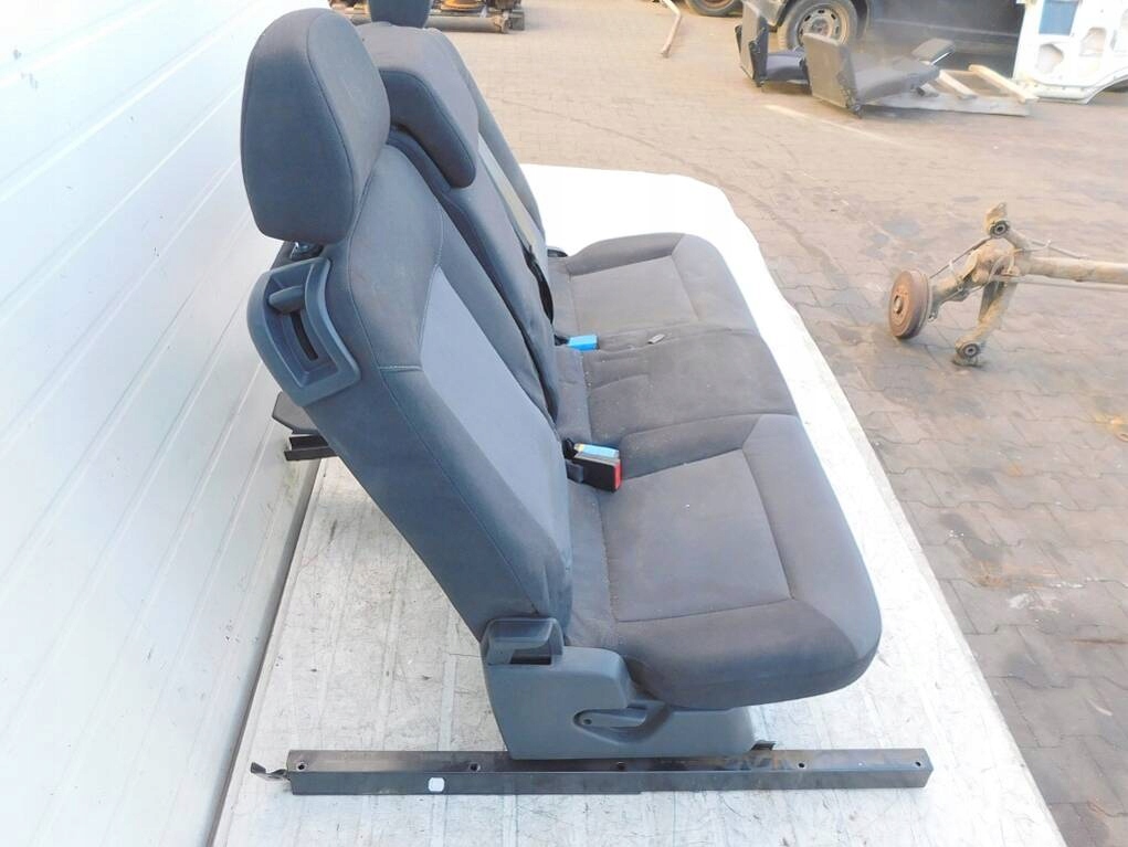 opel ZAFIRA b 1.9 08r диван зад кресла 2