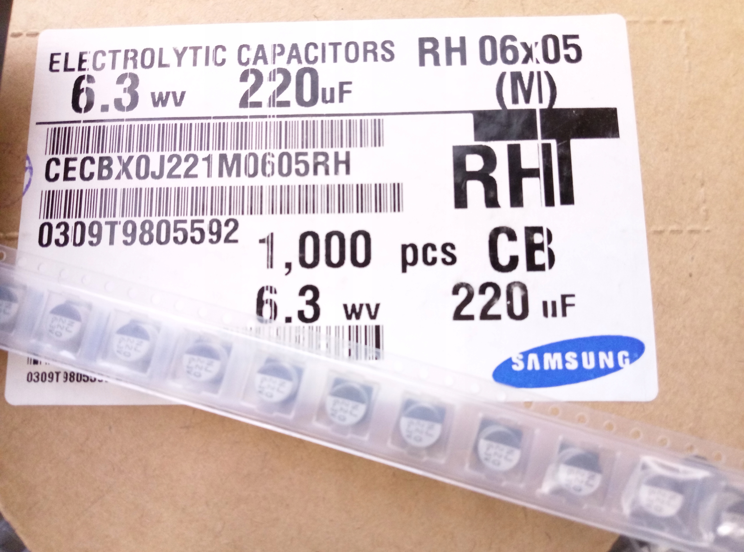 [10szt] Kondensator elektrolit Smd 220uF 6.3V Samsung Ø6x5mm