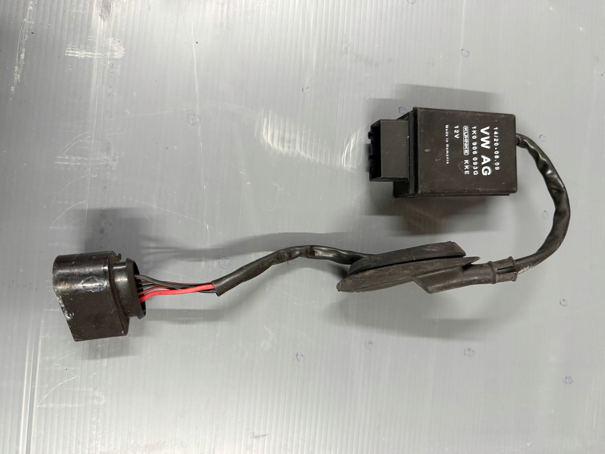 MODUŁ STEROWNIK POMPY PALIWA VW VOLKSWAGEN 1K0906093G