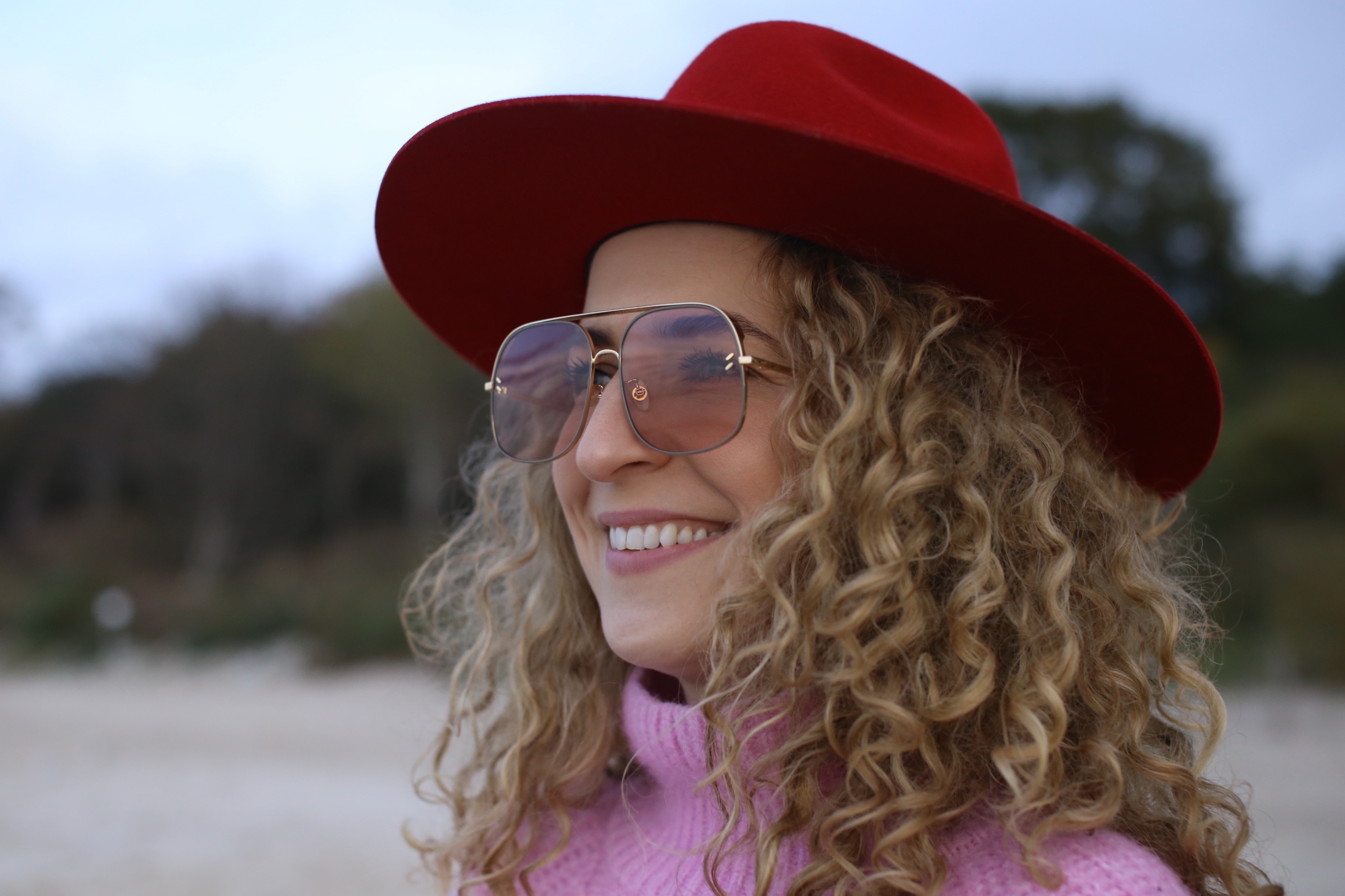 Červený plstěný klobouk jednoduchý krempa 58 cm unisex