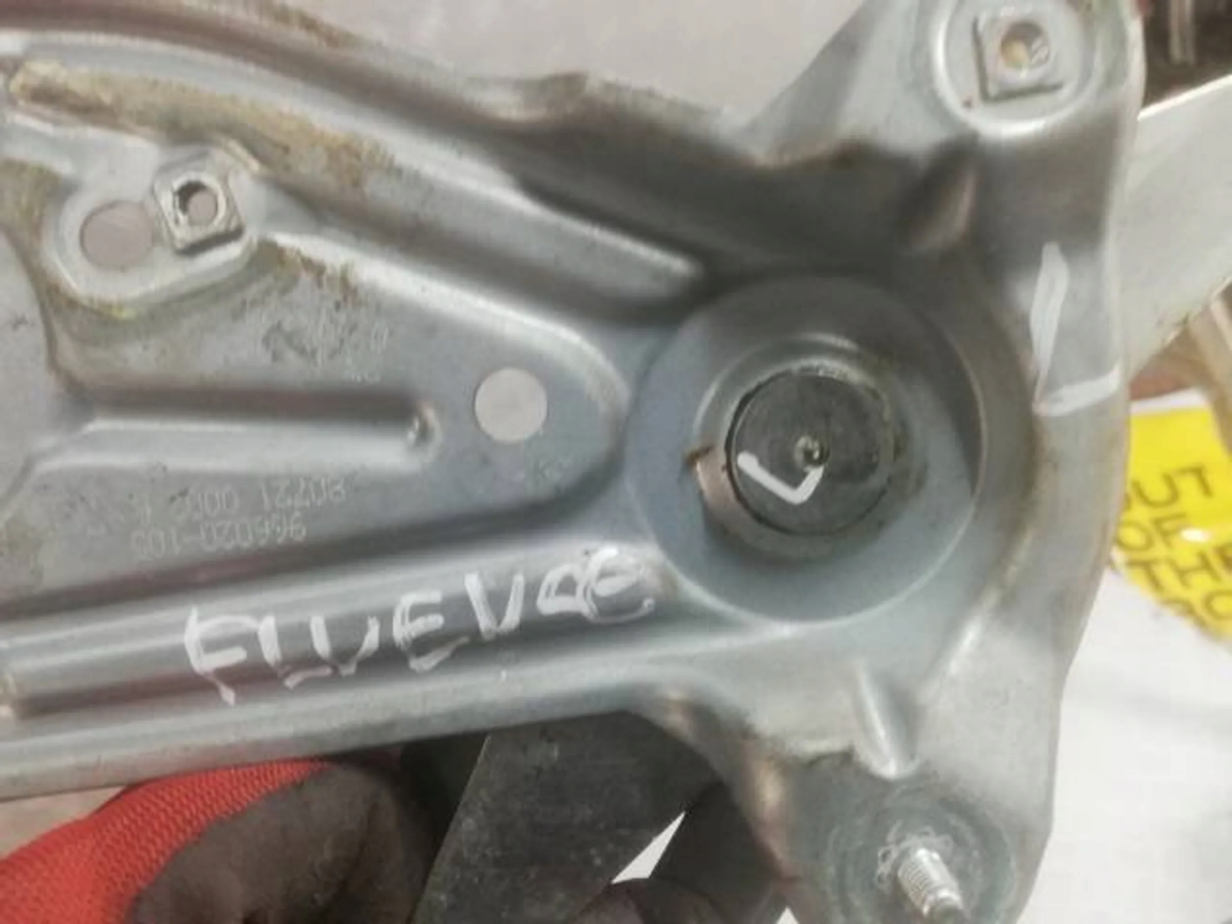 PODNOŚNIK PRZEDNI LEWY RENAULT FLUENCE Numer katalogowy części FRE19451