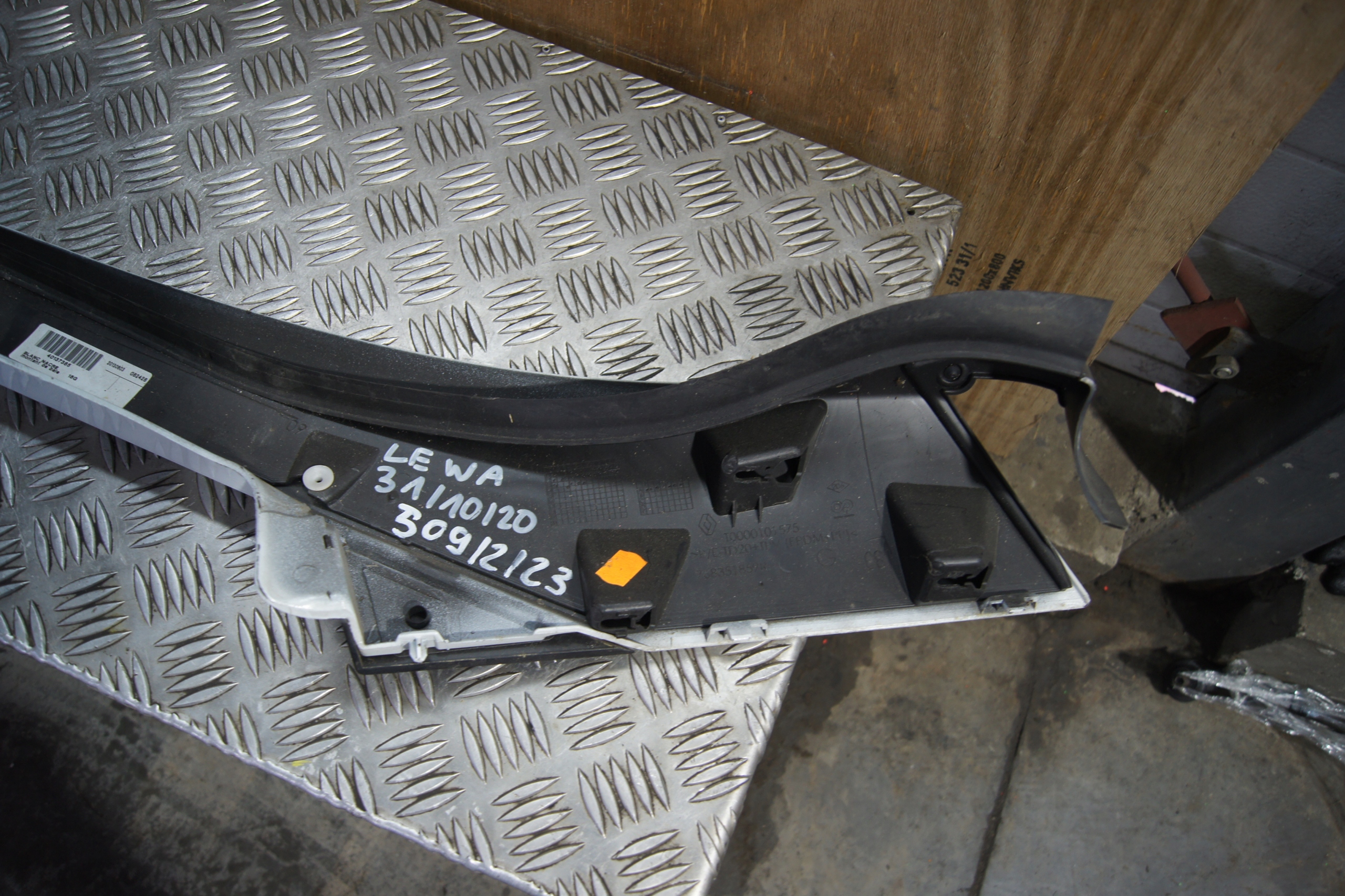 левый молдинг Стекла лоб SCENIC III