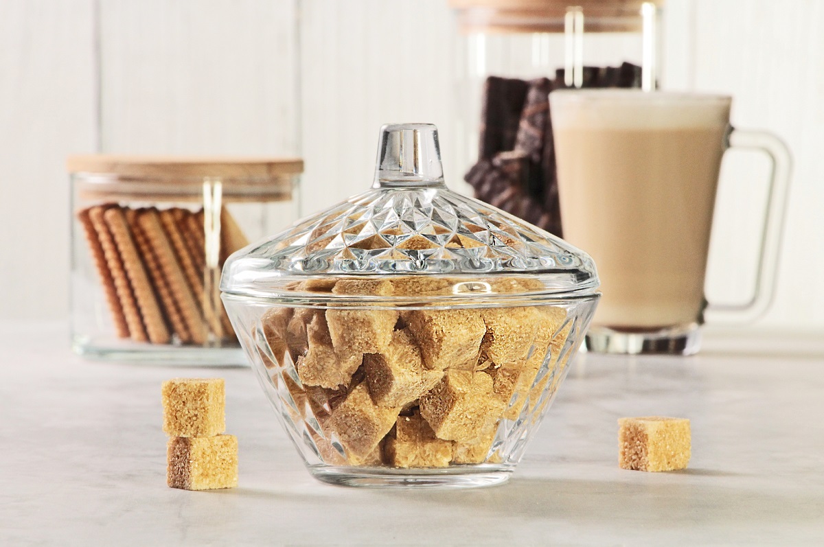 CUKIERNICA SZKLANA Z PRZYKRYCIEM, ELEGANCKA Kolor przezroczysty