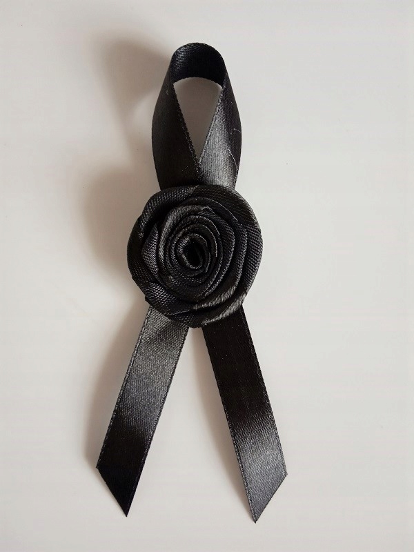 PR19 * Przypinka butonierka na ślub studniówkę Kolor dominujący czarny