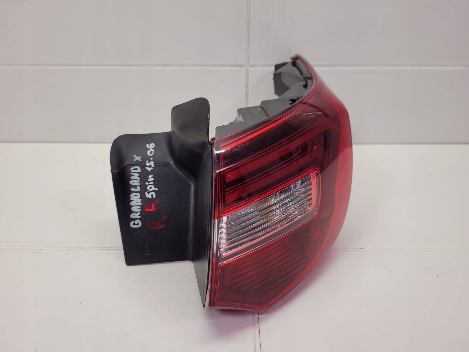 light rear right side Opel Grandland X 2019 81660201