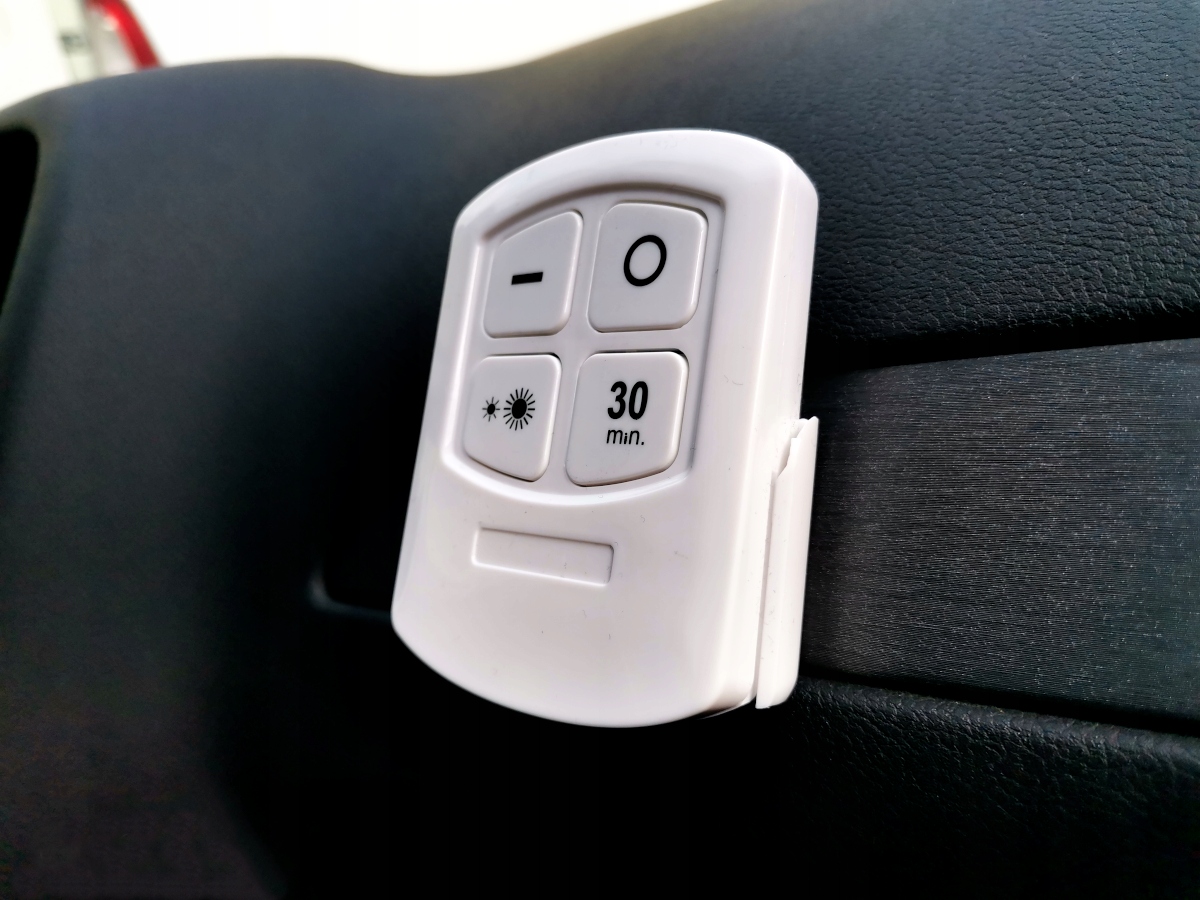 BEZPRZEWODOWA LAMPA KOGUT TAXI LED NA PILOTA MOCNA Informacje dodatkowe żarówki w zestawie