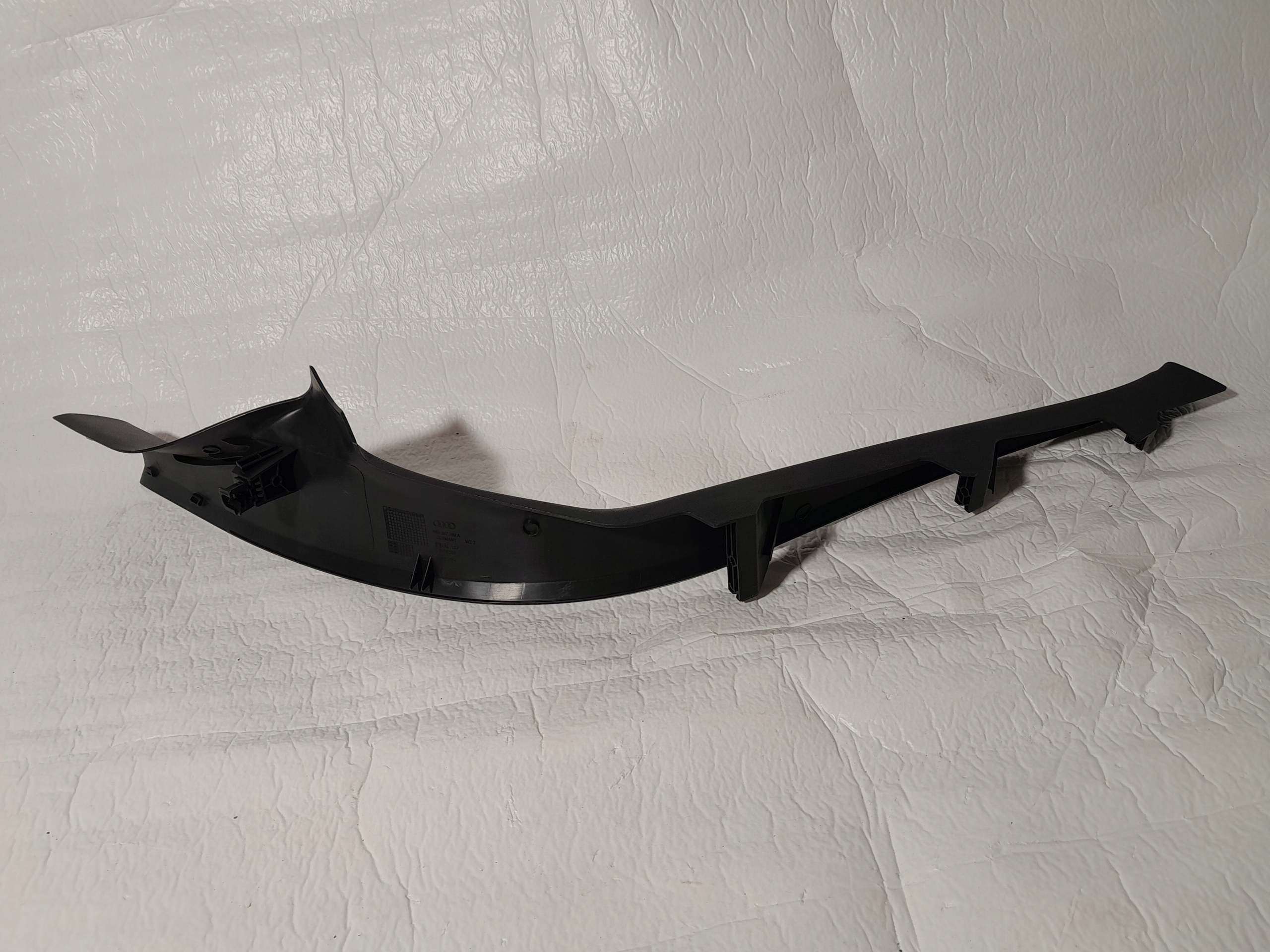 AUDI A4 B9 kryt PRAHU pravá 8W0867768A