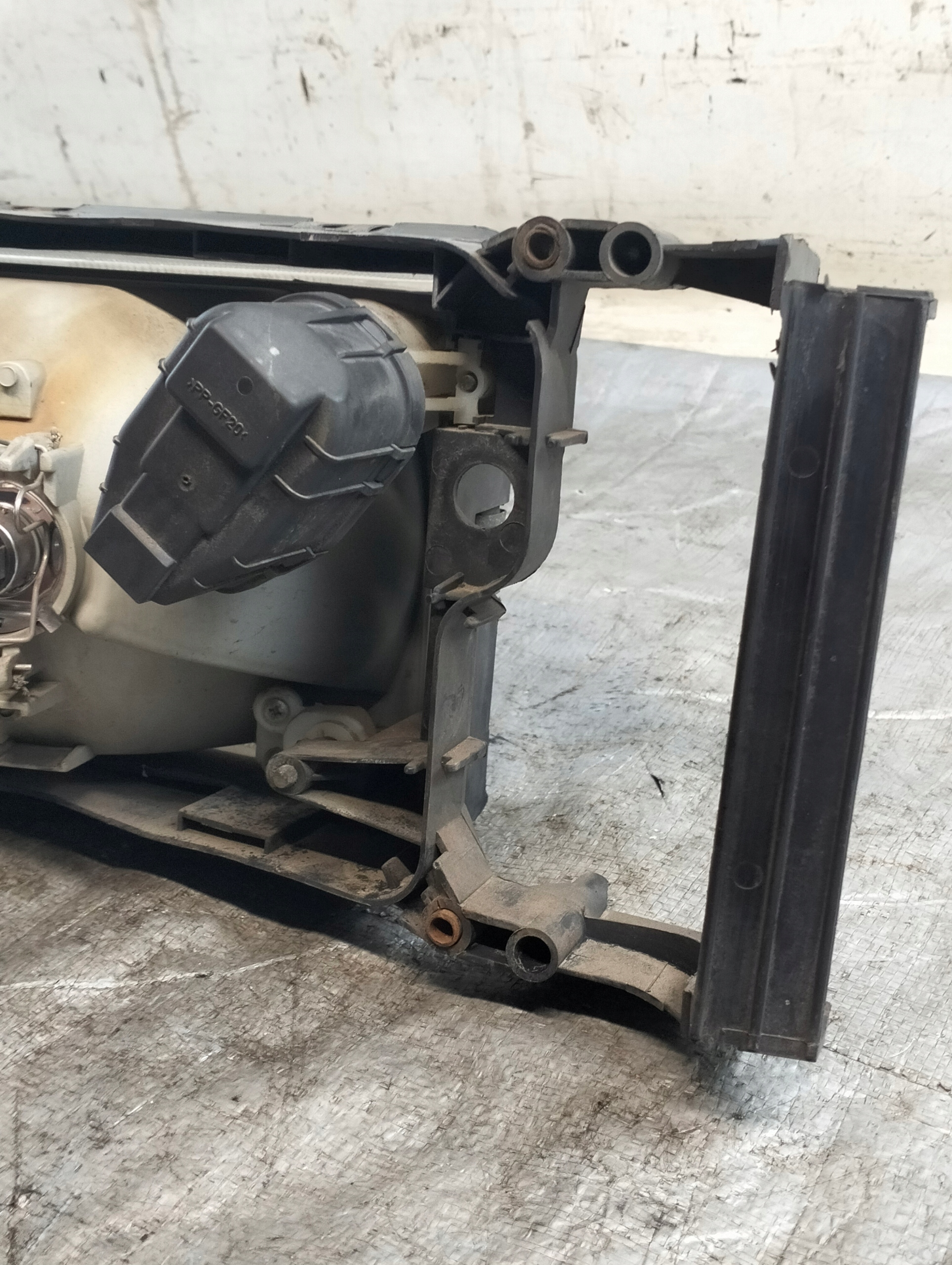 light REFLEKTOR right front SCANIA 4 P94 BD4X2NA 2000r