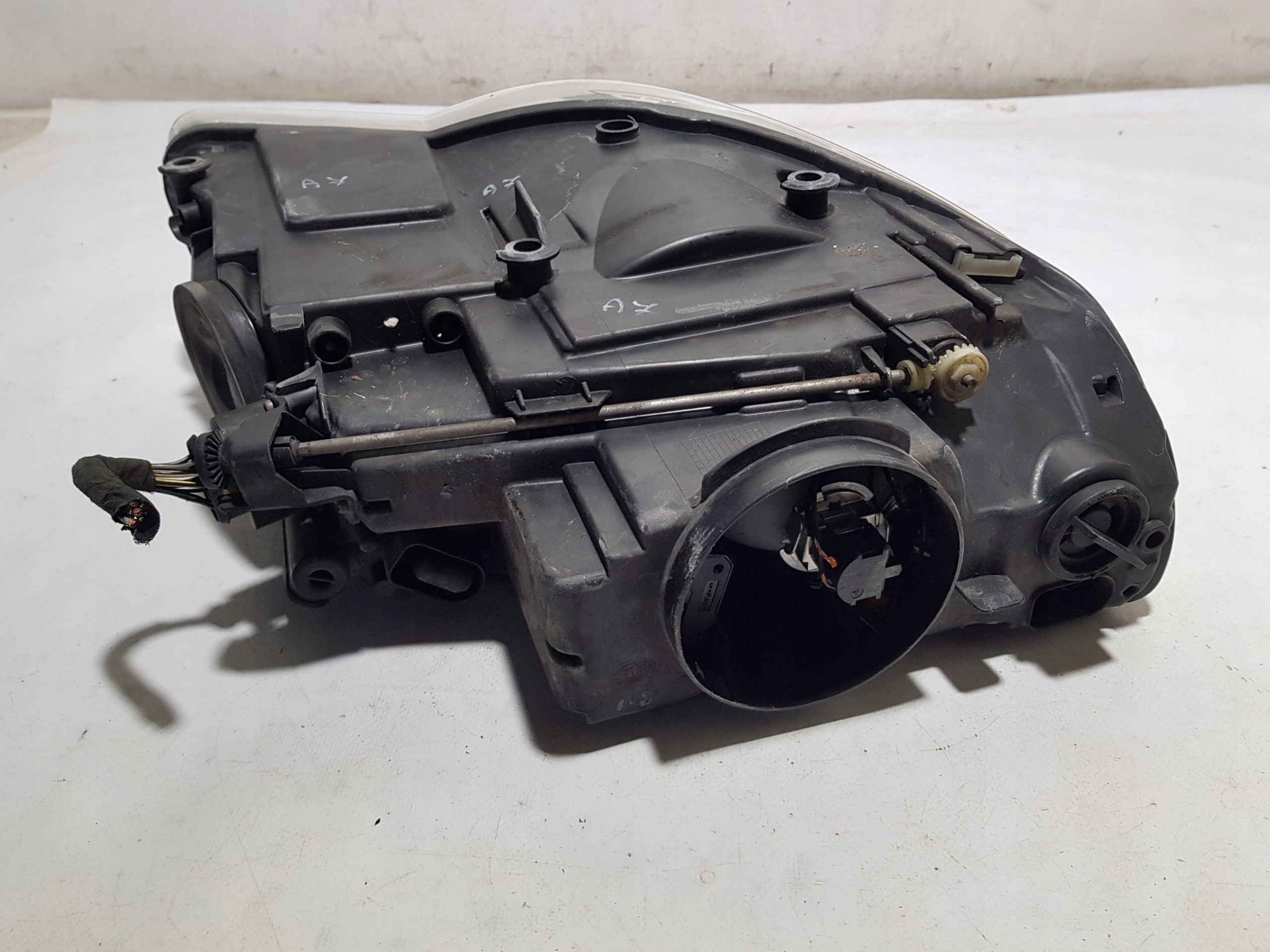 VW TOUAREG LIFT 7L light left front H7 UK