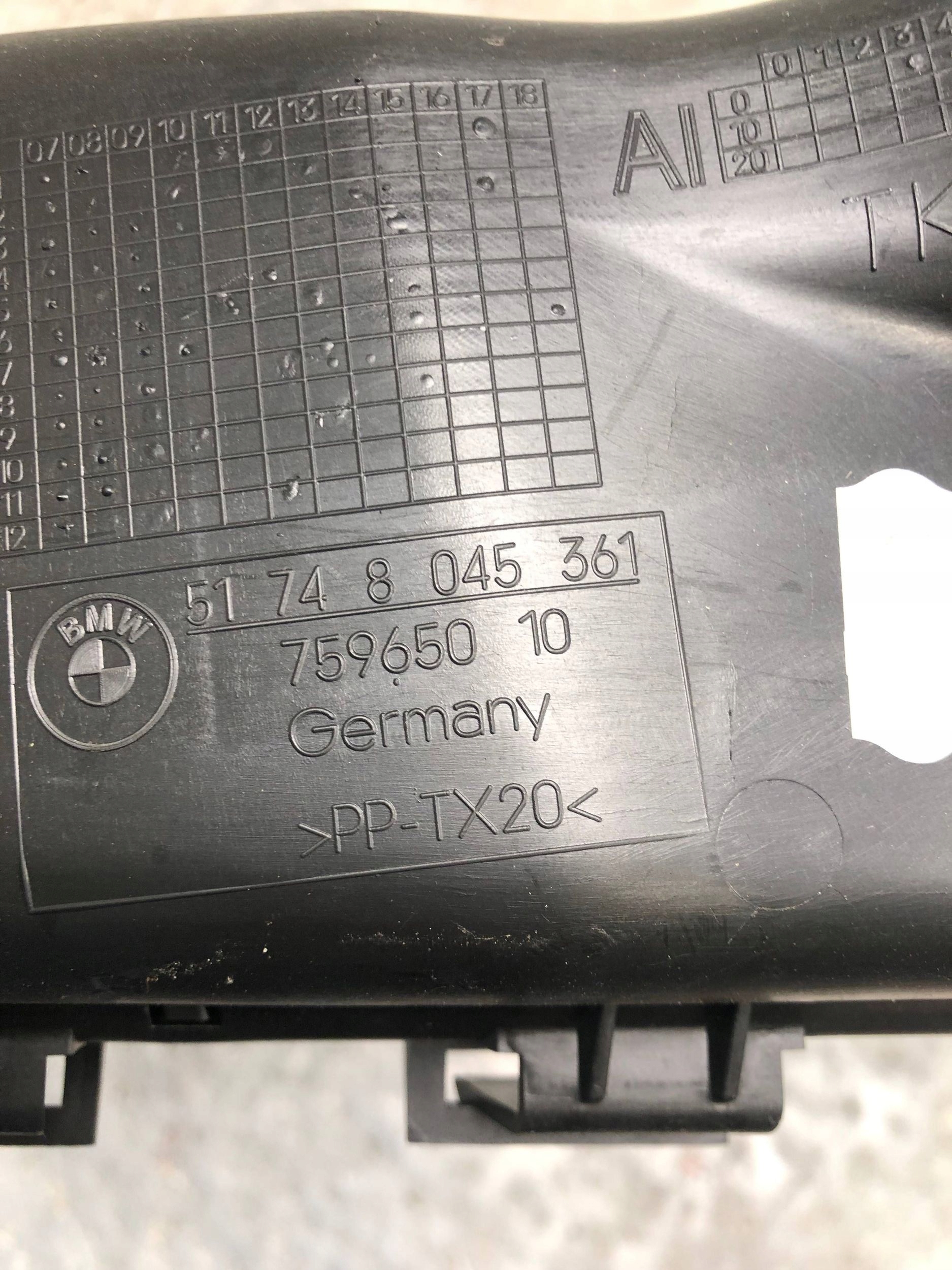 Prívod VZDUCHOVÁ RÚRA BMW E82 8045361