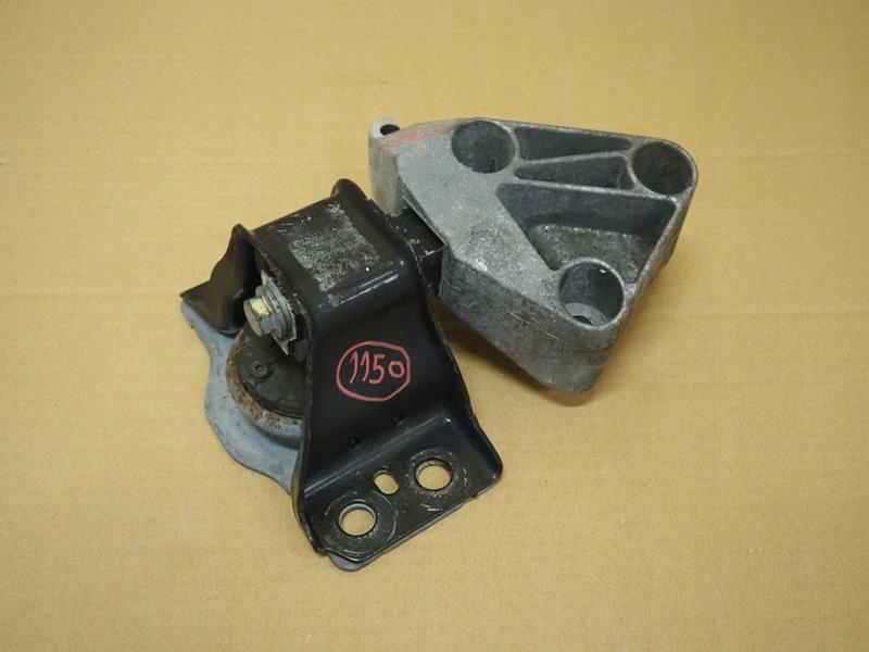 Renault OE 8200549046 лапа кріплення подушка двигуна