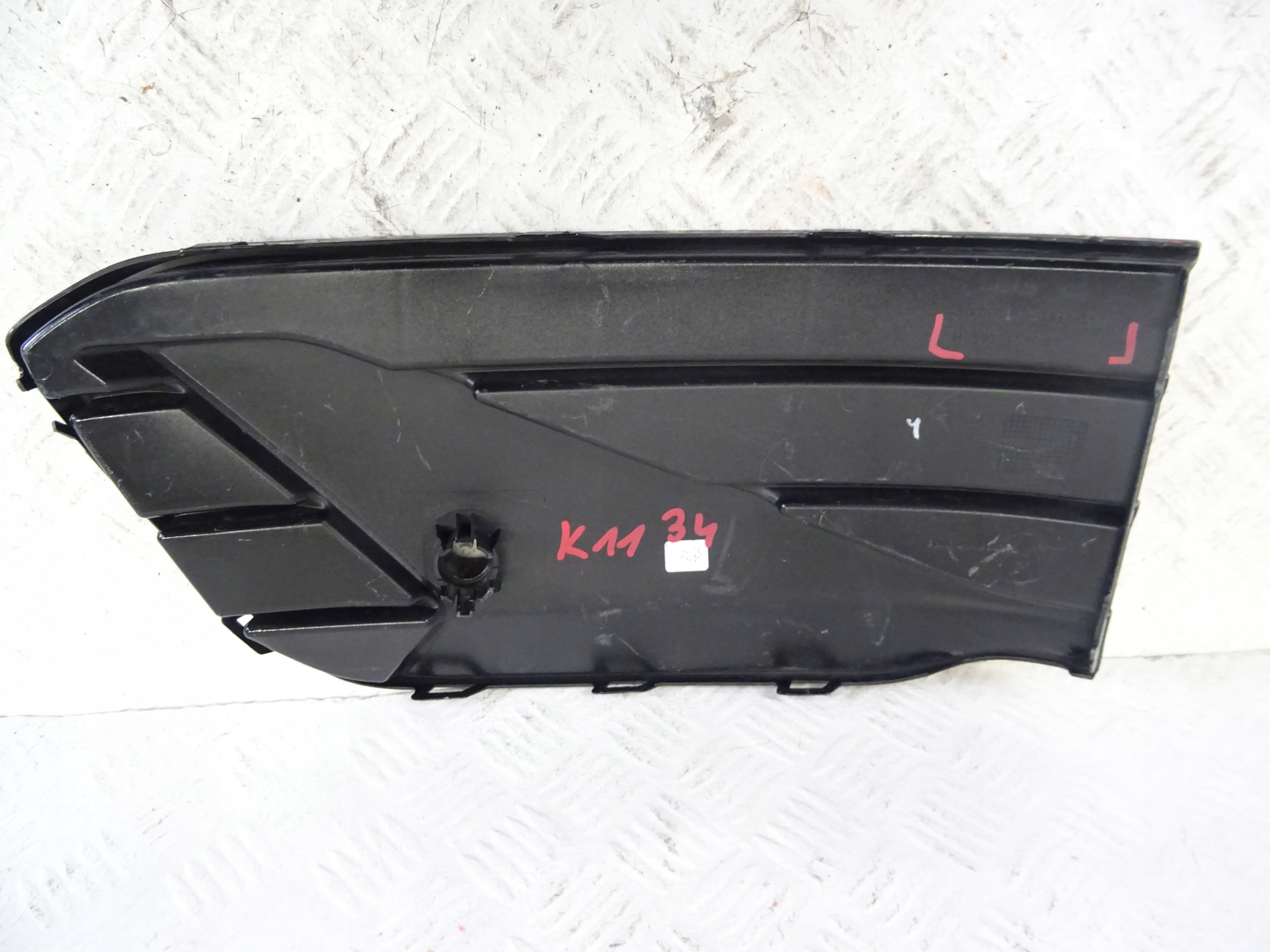 grid of a bumper front front right VW GOLF VIII R-LINE 5H0853666H