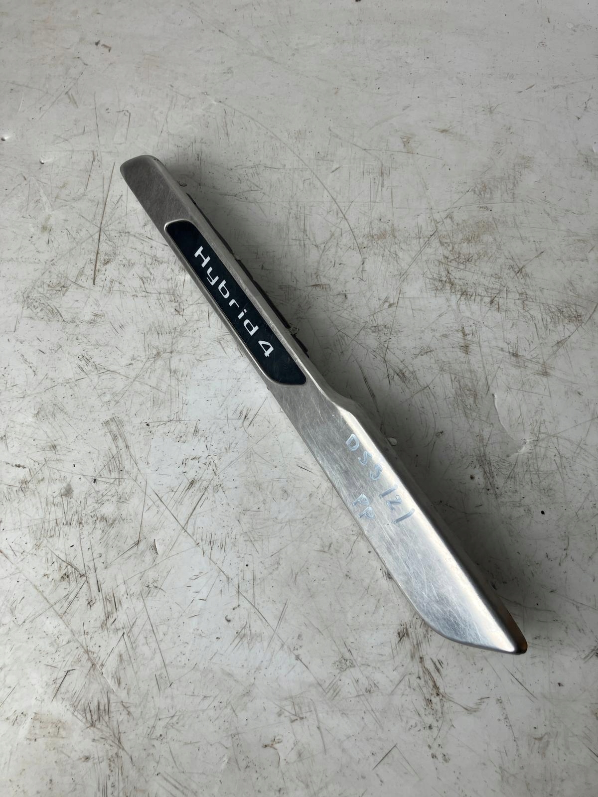 moulding cap of the threshold DS5 HYBRID4 right front