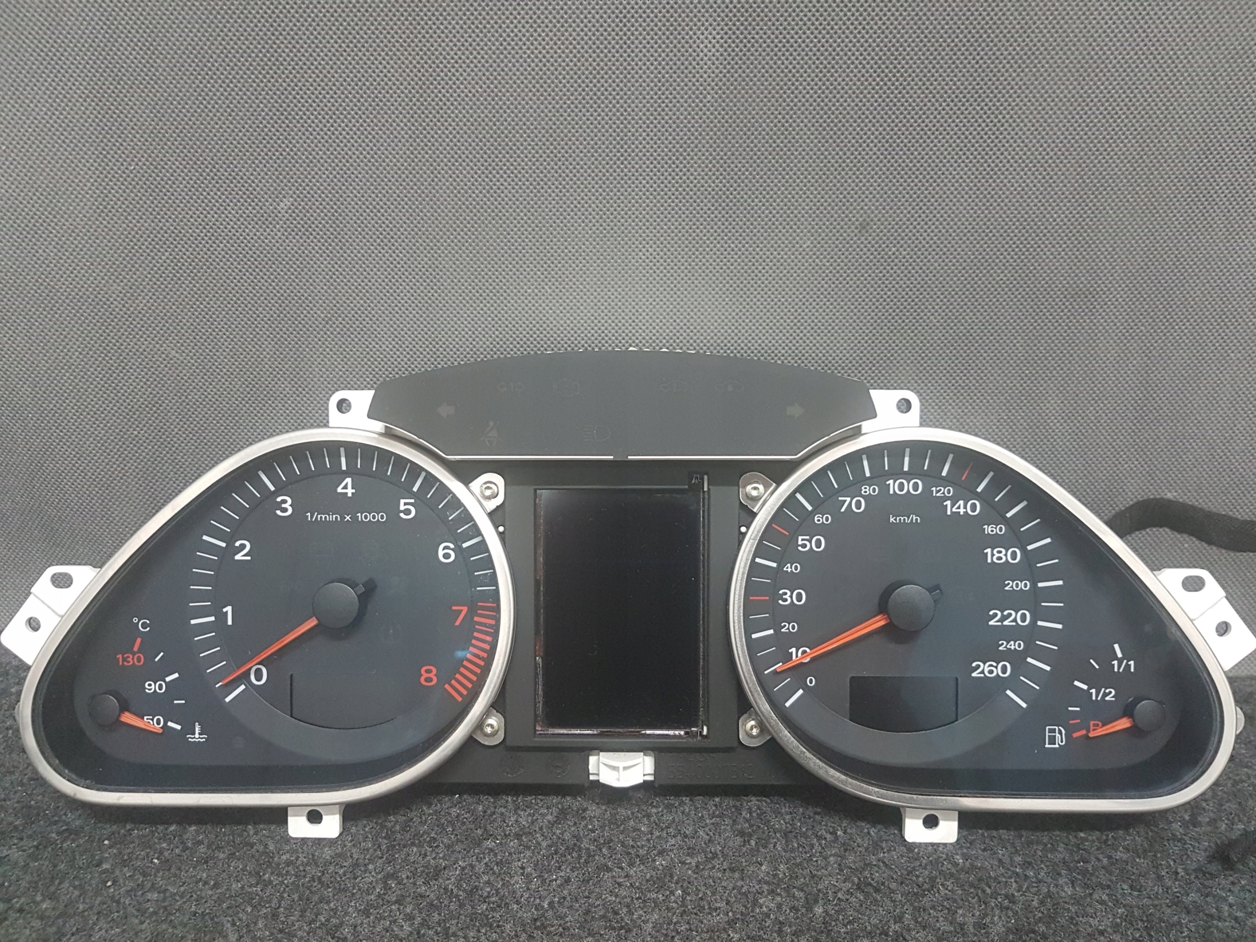 Панель приборов ауди а6 с5 1998. Приборная доска audi a6 c5. Цветная приборка audi a6 c6. Audi q7 приборная панель. Ауди а7 приборная панель.