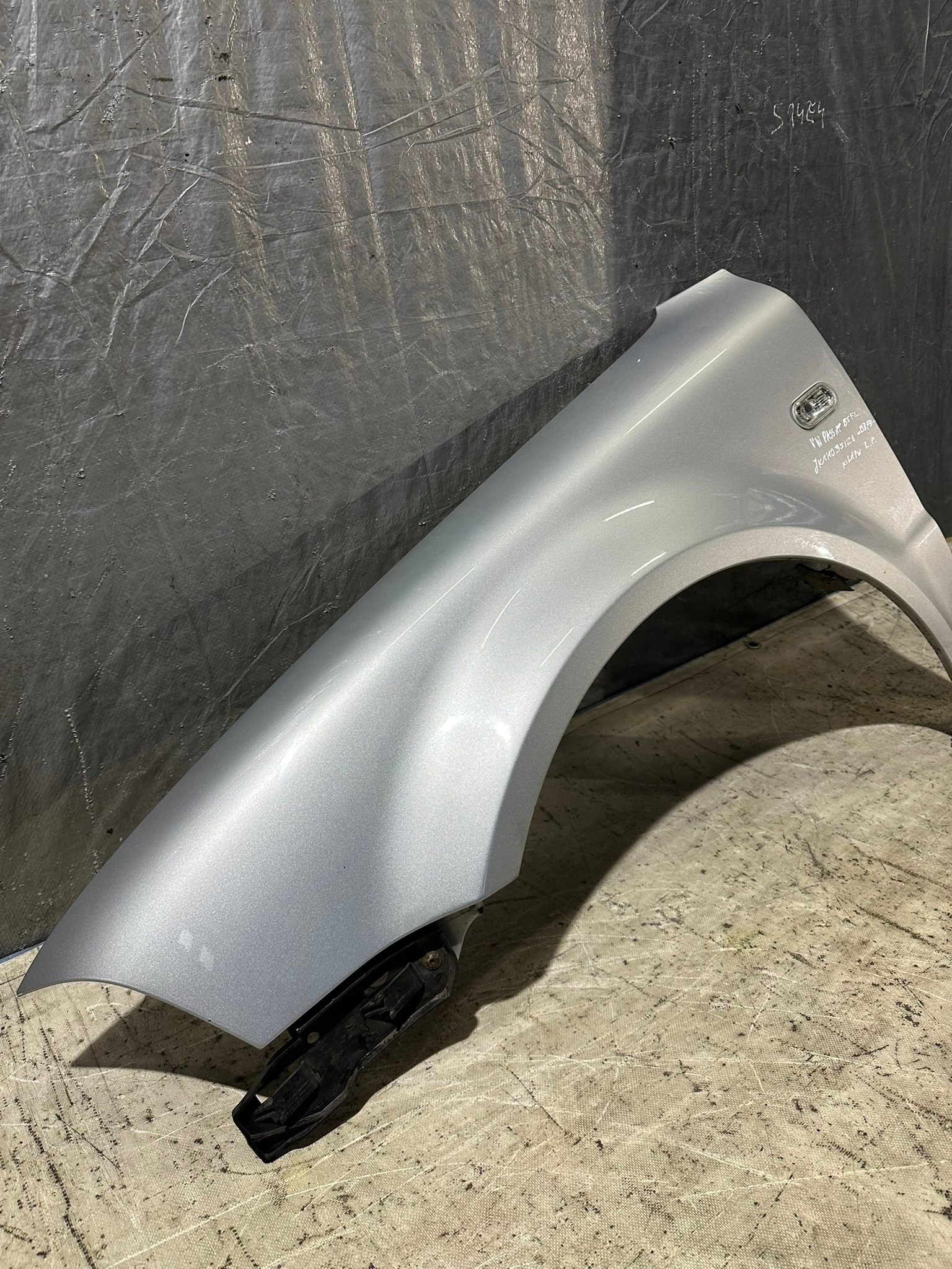 fender left front VOLKSWAGEN VW PASSAT B5 FL LA7W