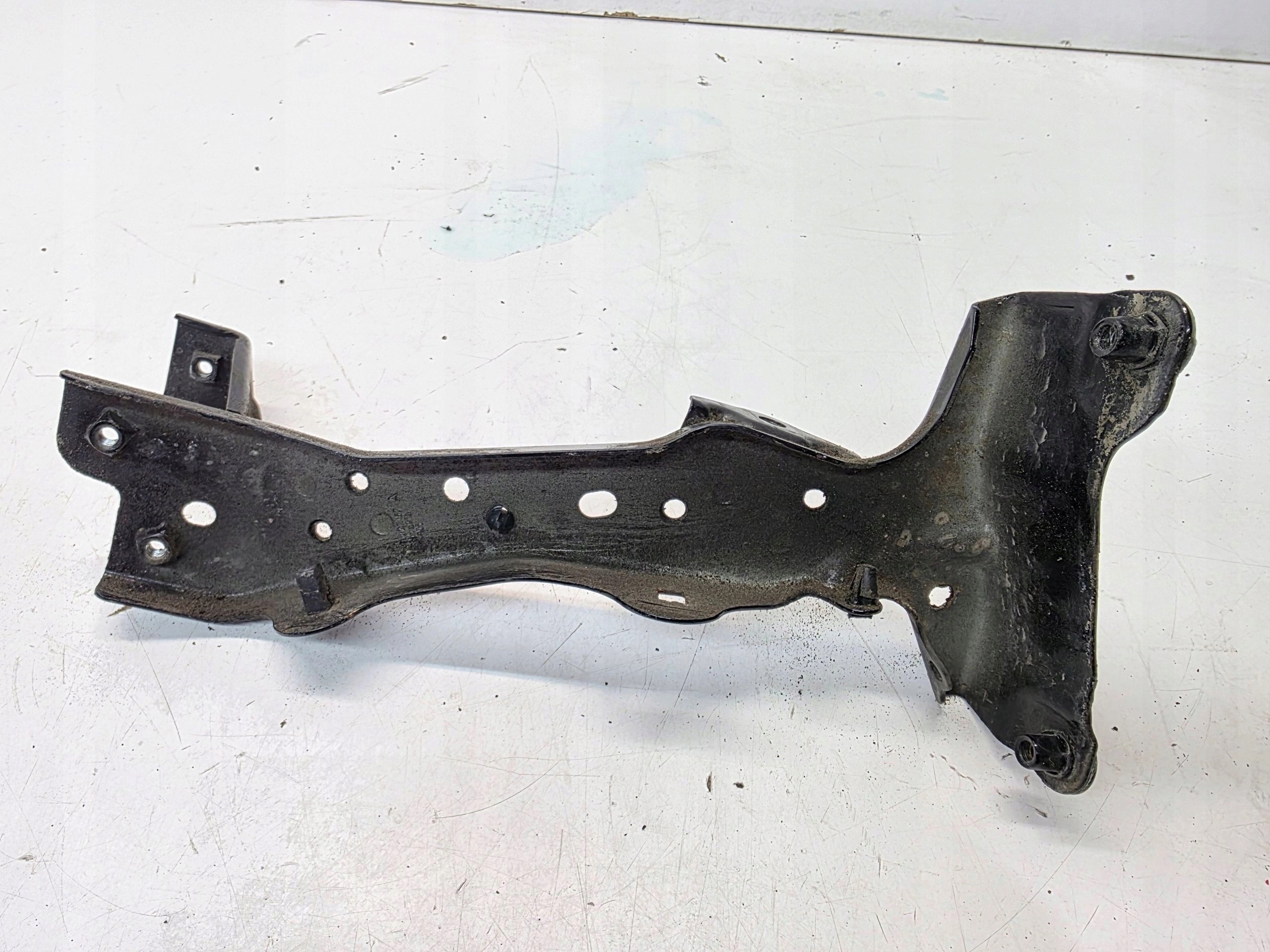 Console Support plaque Aile Gauche Avant AUDI A3 8V 8V0821135A