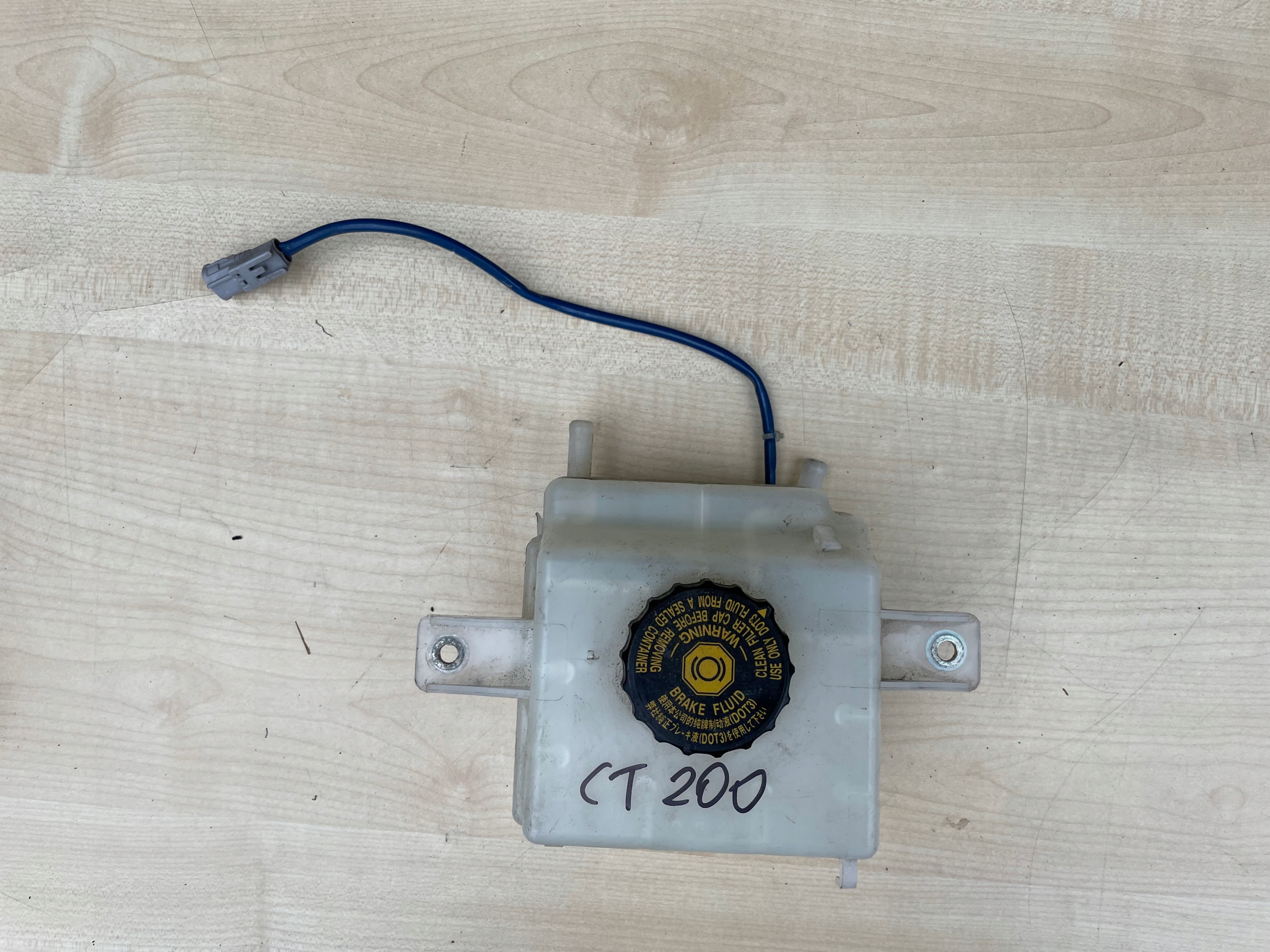 LEXUS CT200H 10-16 Behälter des Gasses Brems-