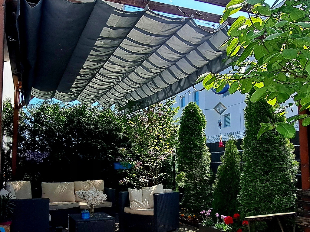 ZESTAW DO MONTAŻU ZEWNĘTRZNYCH ROLET RZYMSKICH POZIOMYCH DREWNO-MUR - MINI Stan opakowania oryginalne