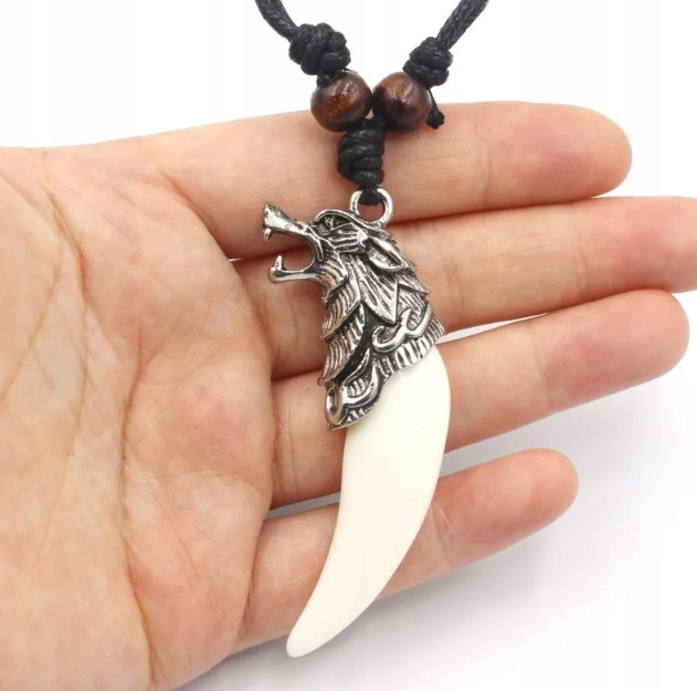 Naszyjnik Wisiorek Kieł Ząb Głowa Wilka biały. Marka bez marki