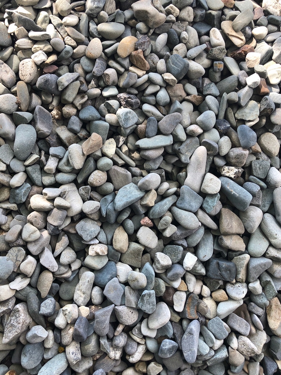 Morský kamienok v rôznych farbách, 20kg kameň, vrece.Kód výrobcu MARINE