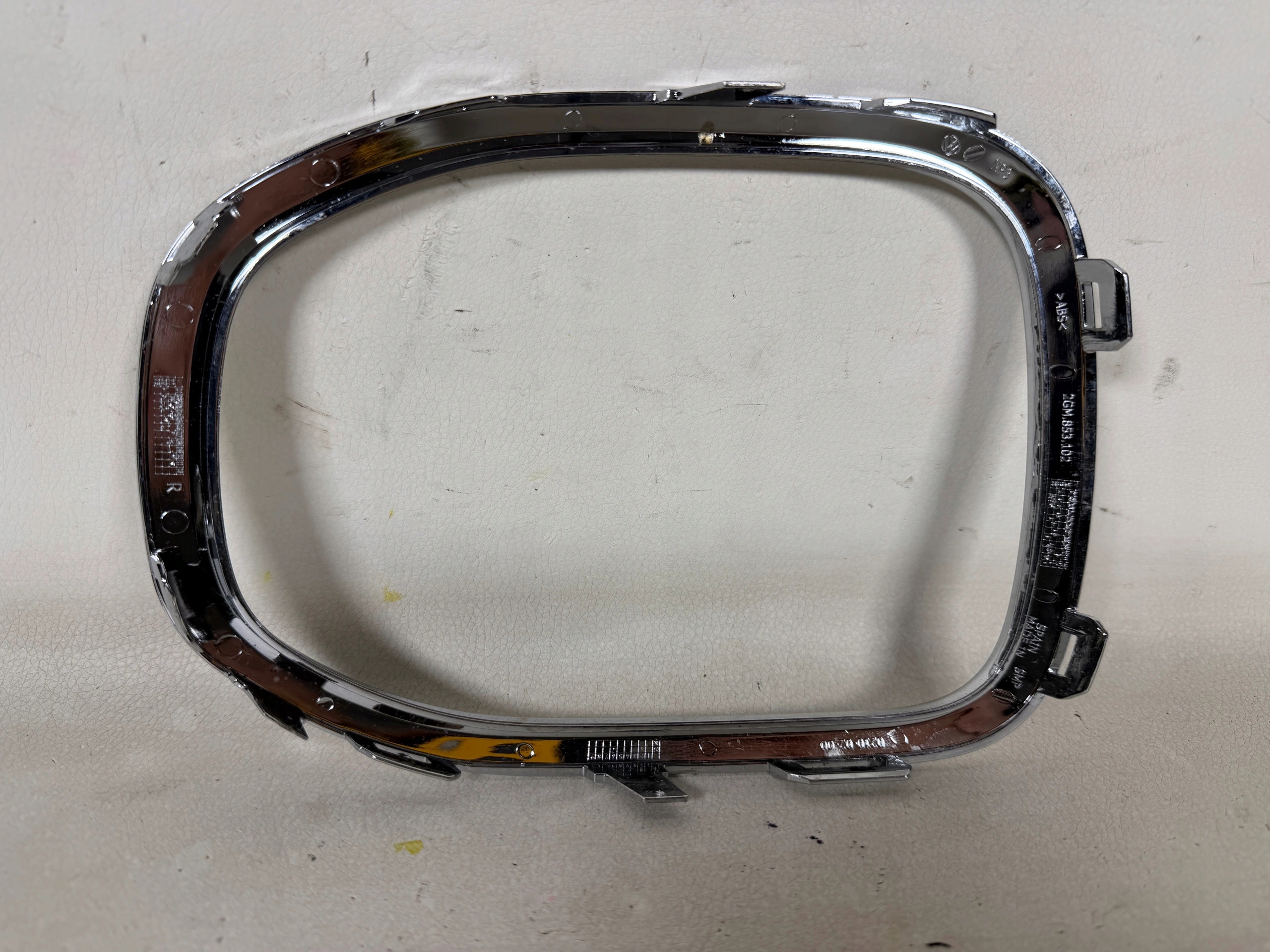 VW T-CROSS CHROM frame KRATKI right front 2GM853102
