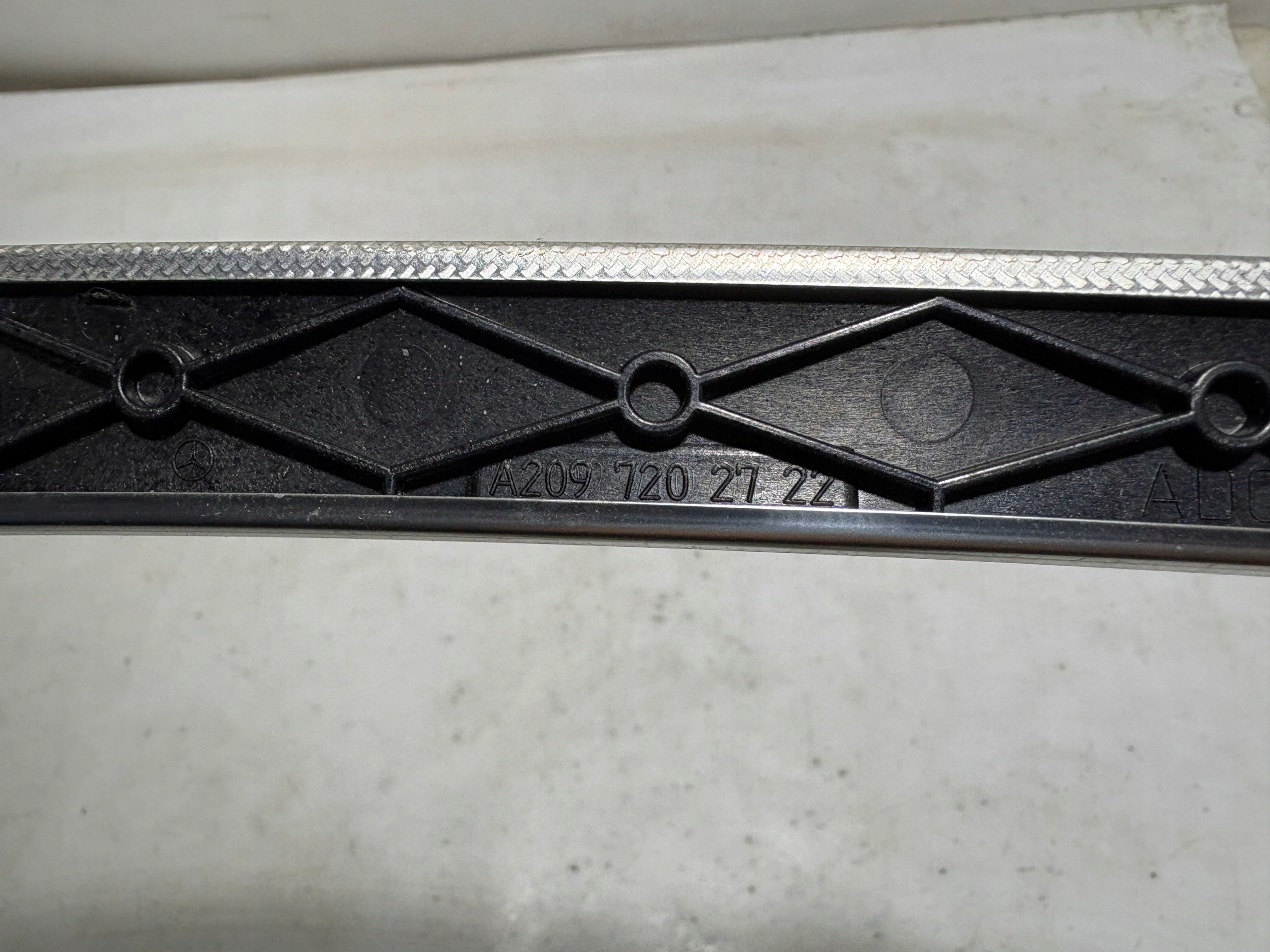 MERCEDES CLK W209 CARBON DEKOR moulding door left driver´s
