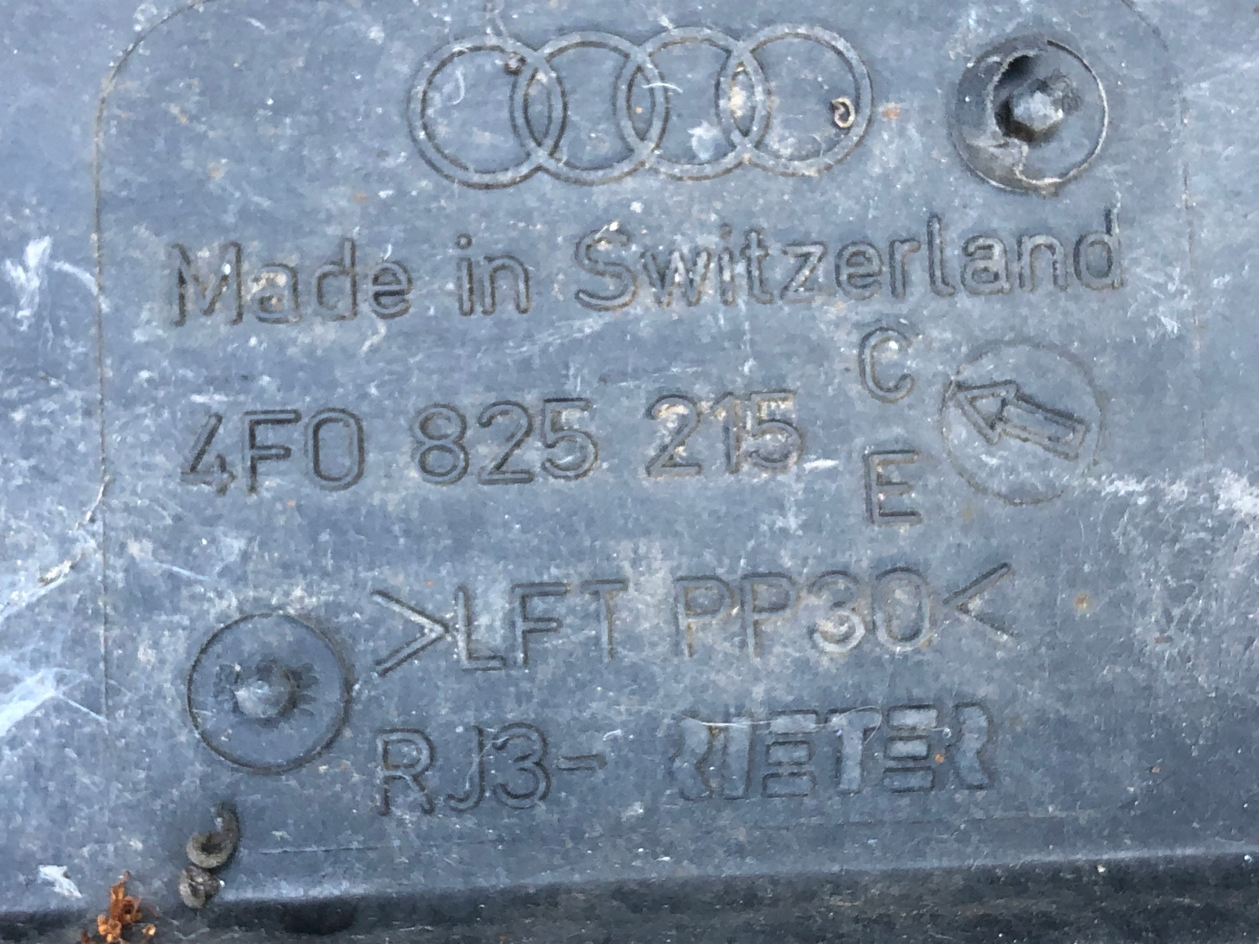 Blende Abdeckung Unterfahrschutz links AUDI A6 C6 4F0825215C