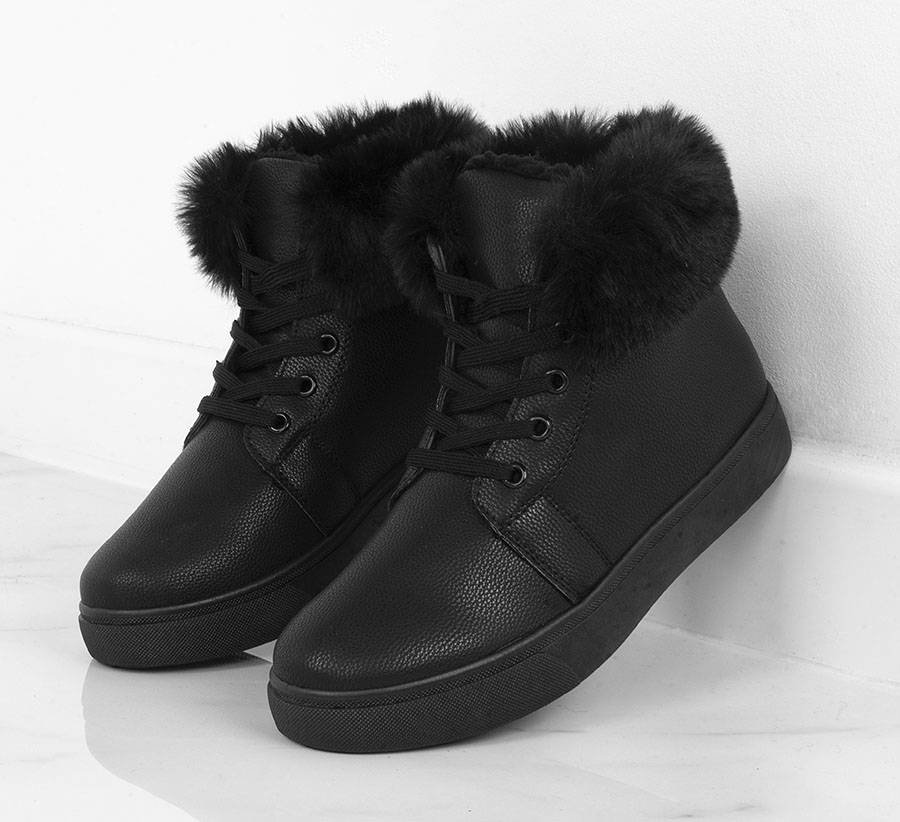 CZARNE SKÓRZANE OCIEPLANE TRAMPKI BOTKI Cechy dodatkowe futerko