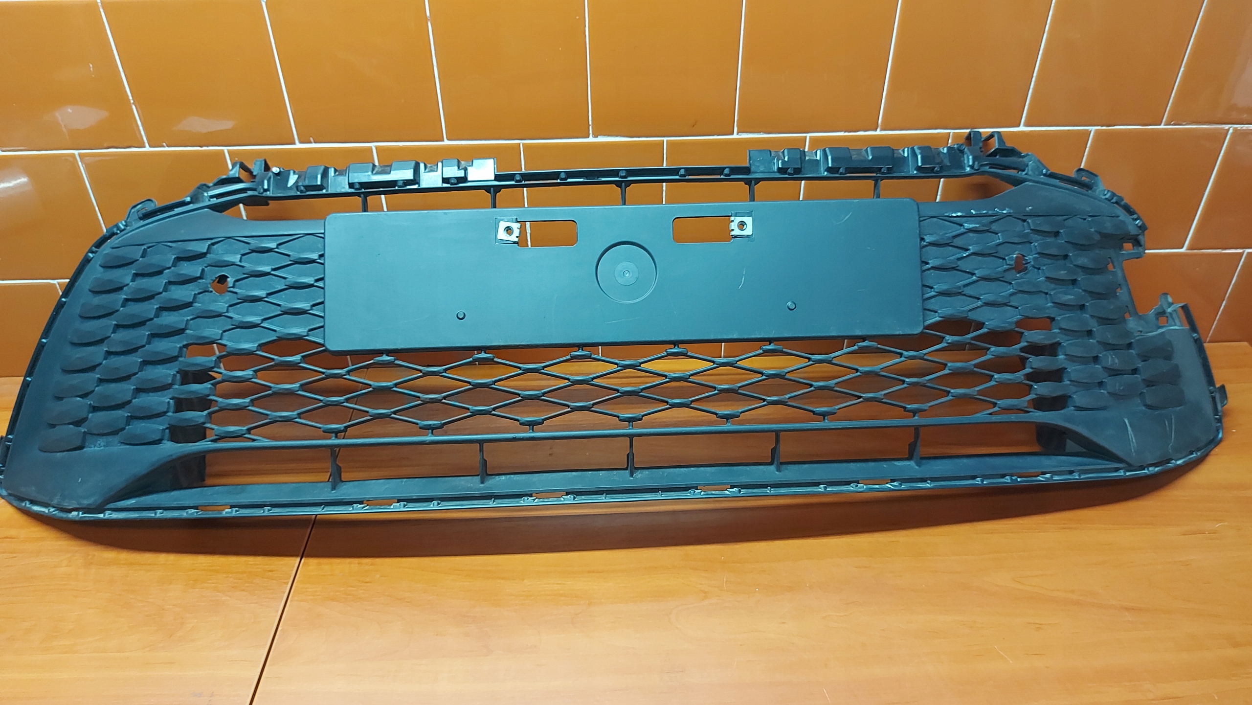 grid of a bumper central front front TOYOTA COROLLA E21 19- sedan
