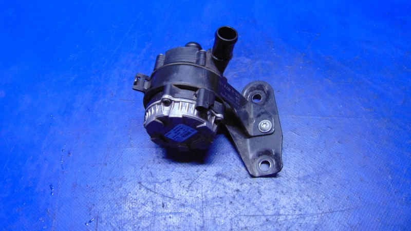 supplementary water pump 1.4 e-TSI LEON CUPRA IV VW PASSAT B8 GOLF VIII