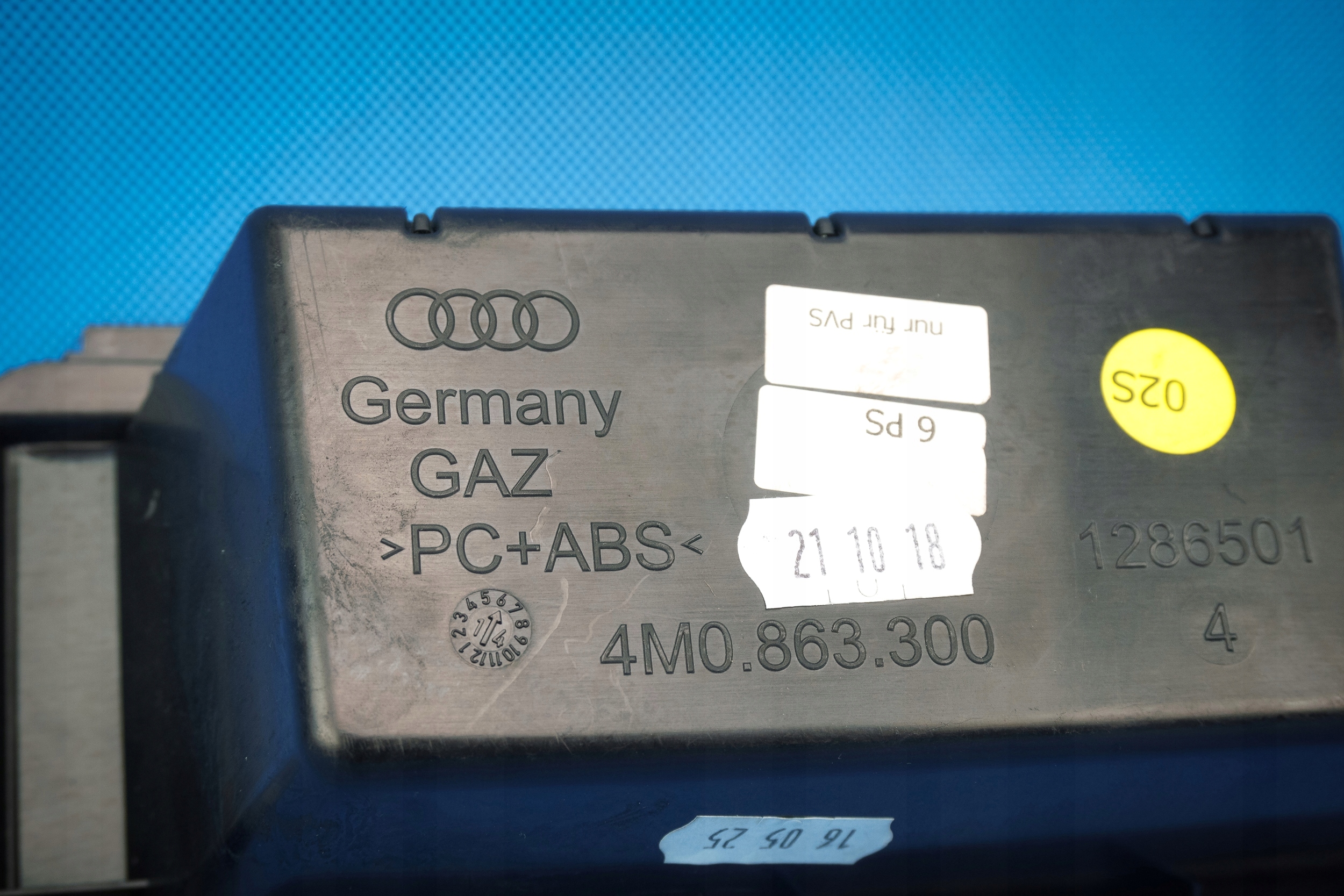 plato passenger compartment tunelu Audi Q7 4M 4M0863300