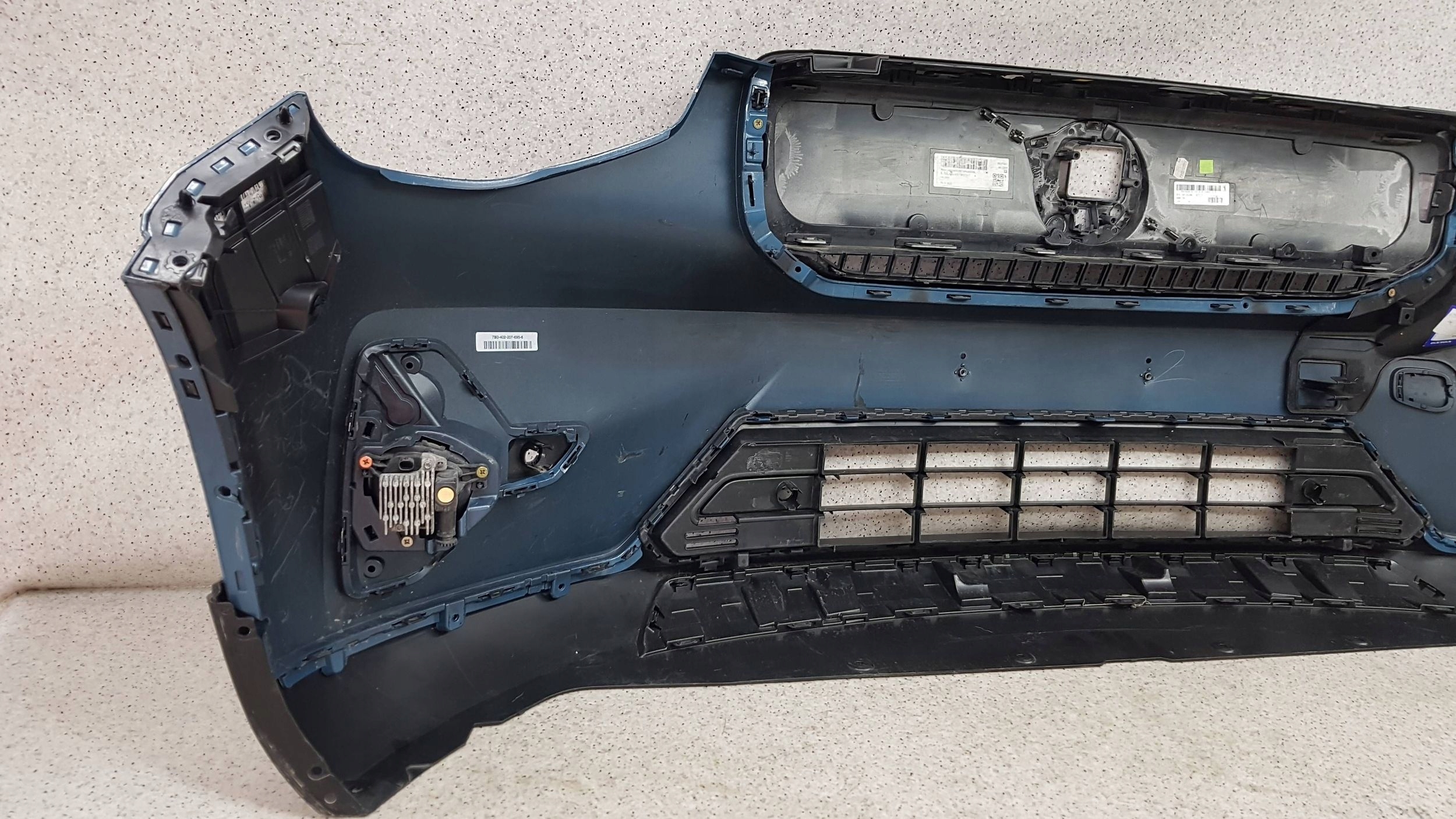 VOLVO XC40 C40 RECHARGE bumper front 31690933
