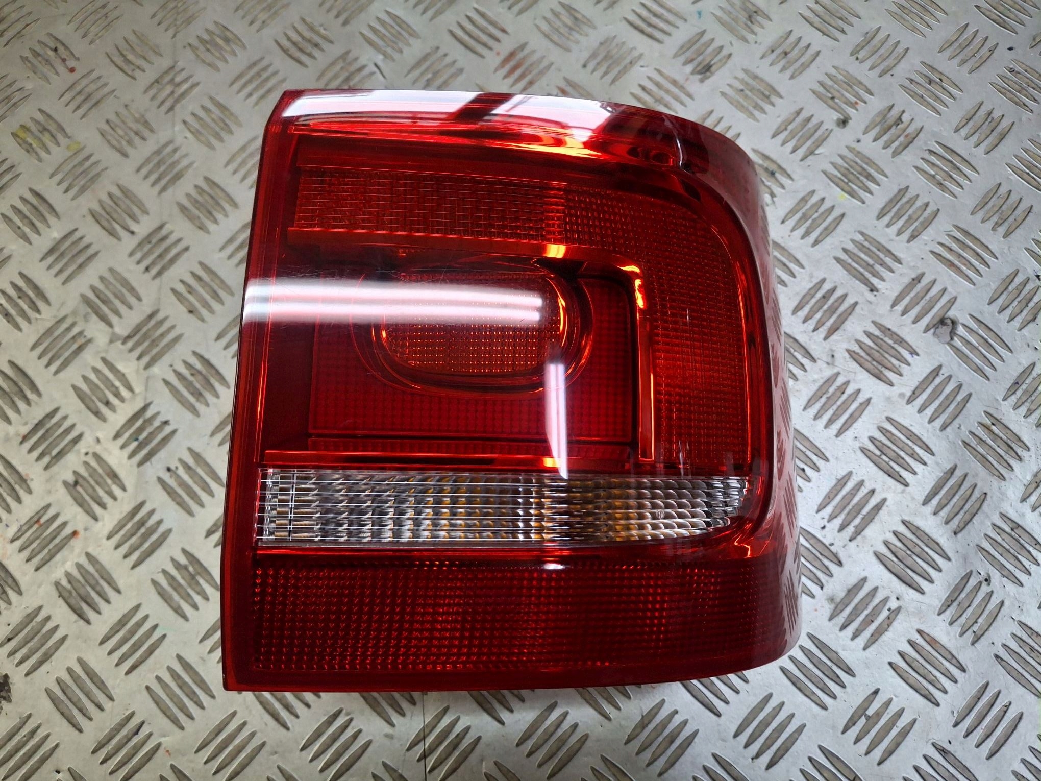 light rear right NAROZNA VW TOURAN and LIFT 2010R->