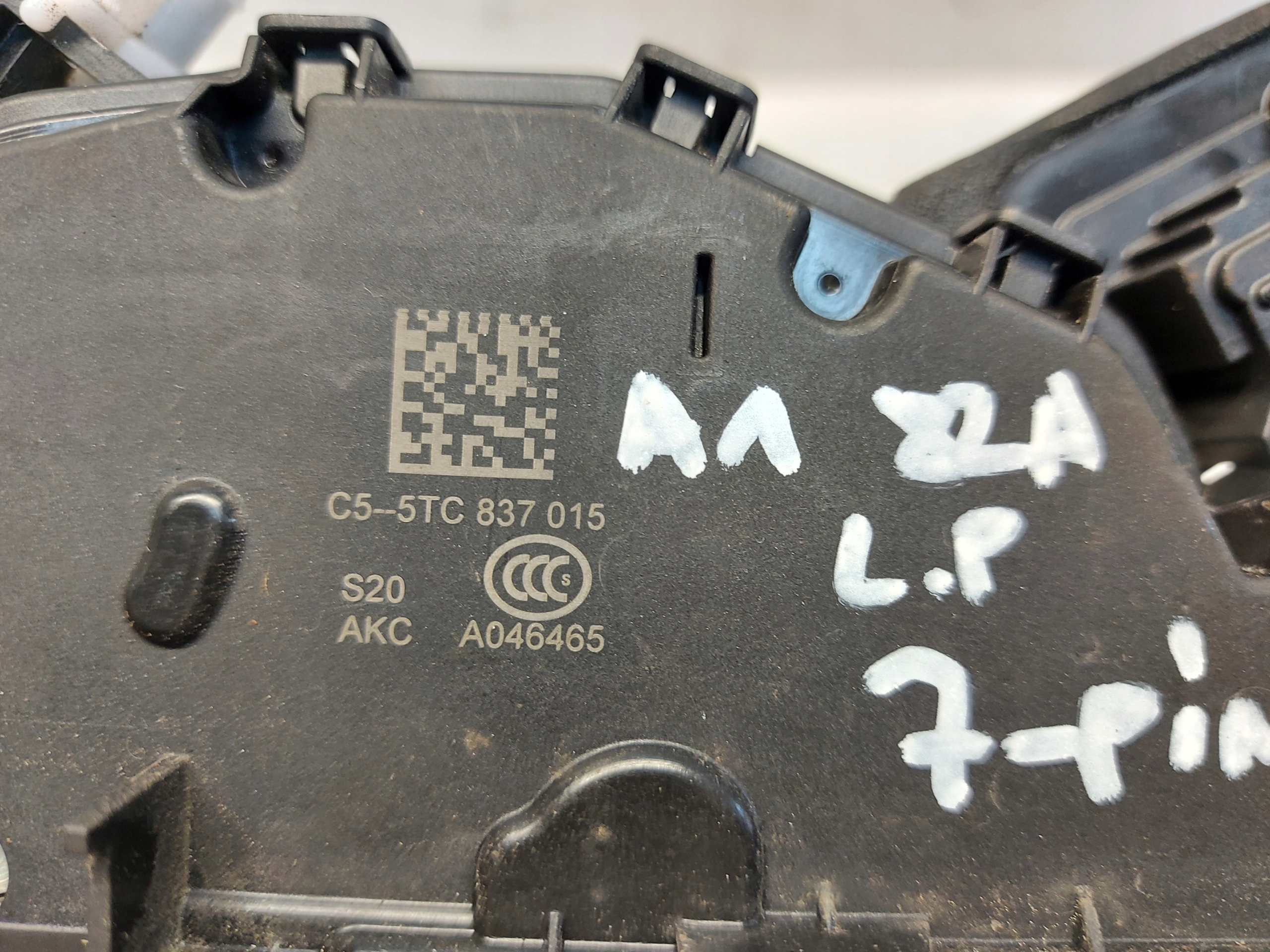 Audi A1 82A lock door front left 7PIN 5TC837015