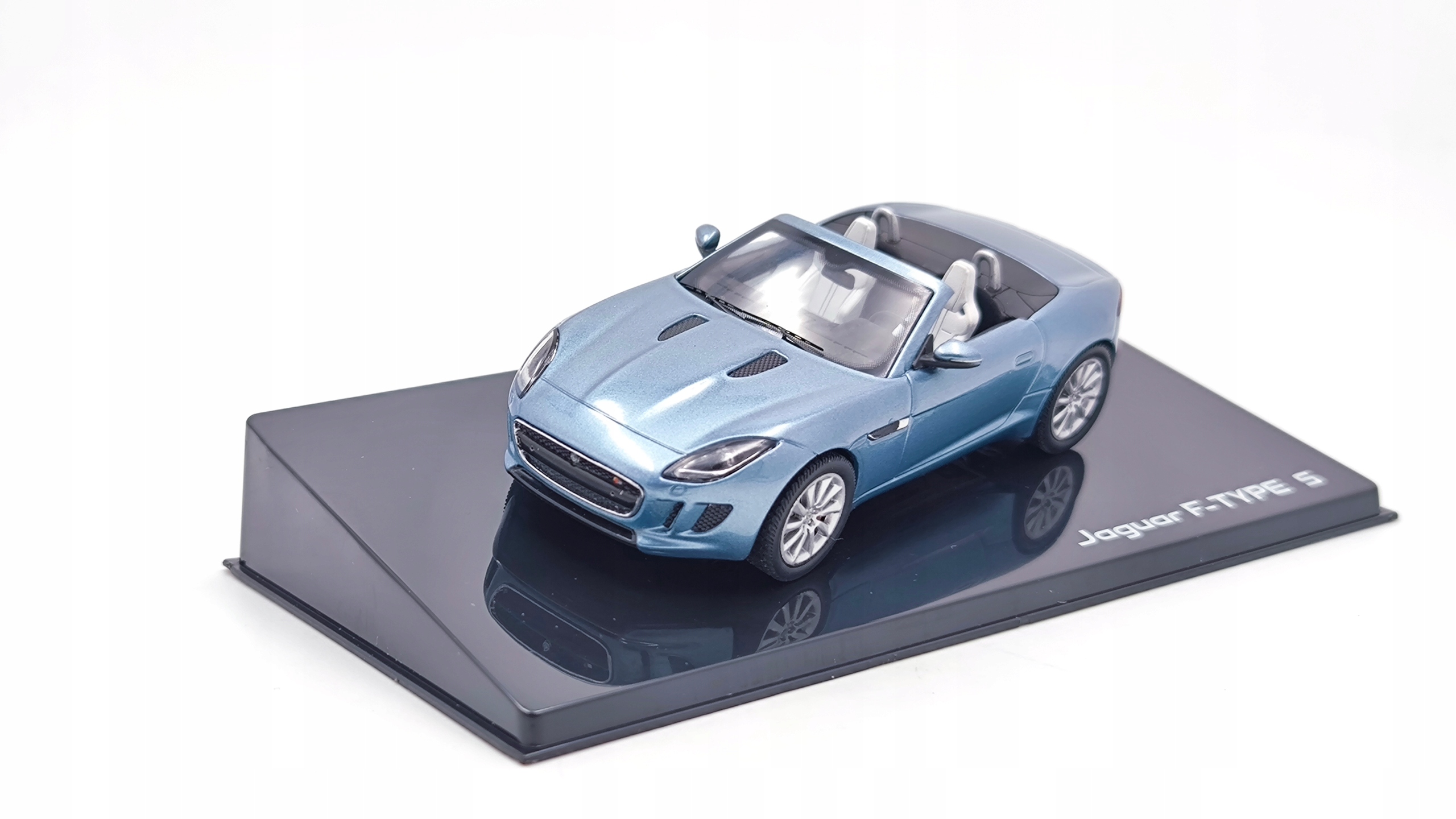 Jaguar F-Type V8 1:43 Ixo