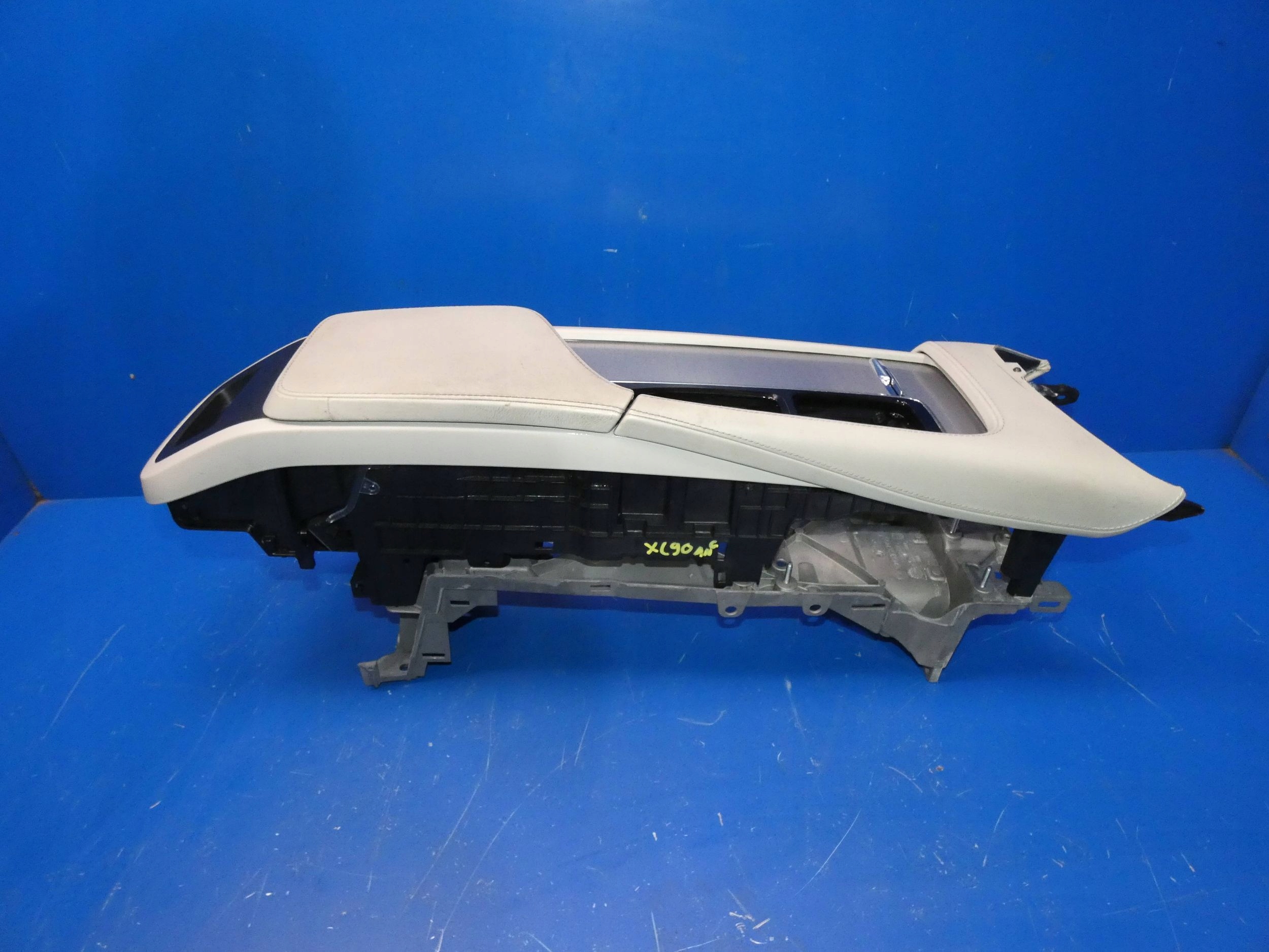 VOLVO XC90 II TUNEL central passenger compartment armrest ANGLIK