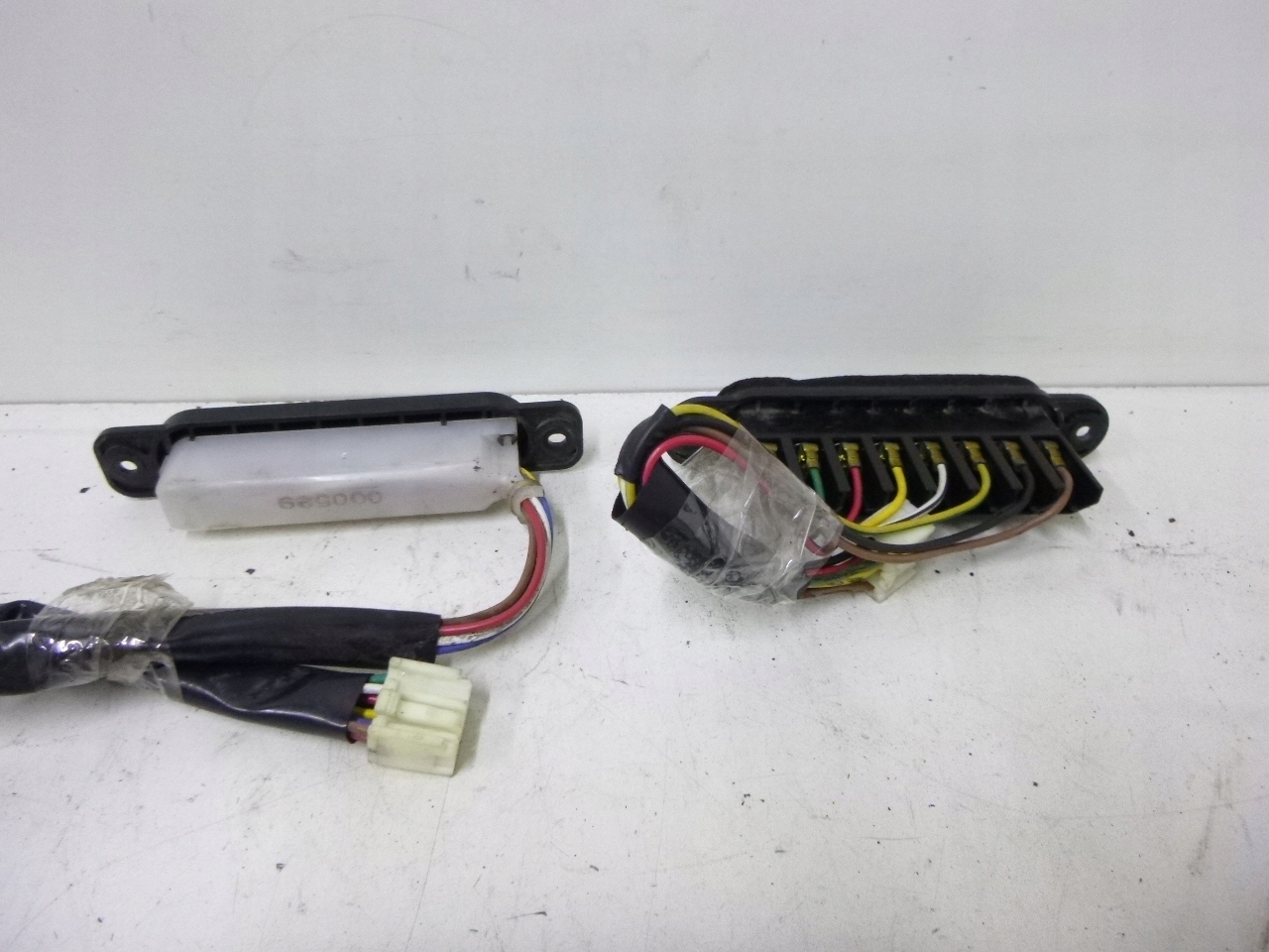 lock door rear right Mazda MPV II 2002r.