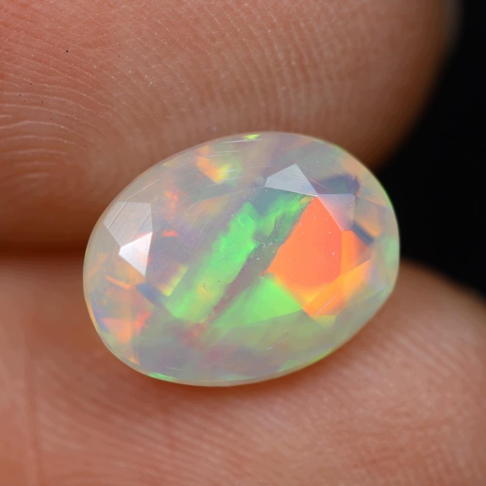 Přírodní opál 1.88 ct Ovál Etiopie certifikát Wbd