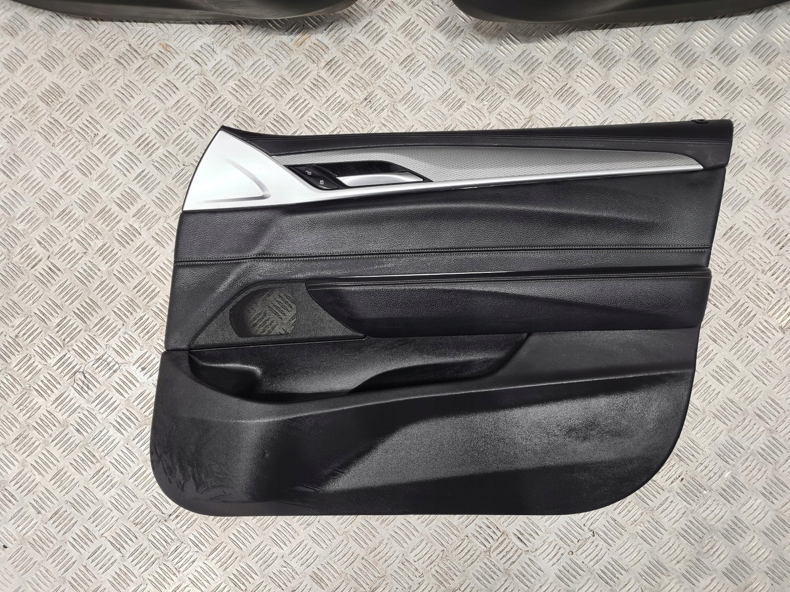 BMW G32 дверные карты