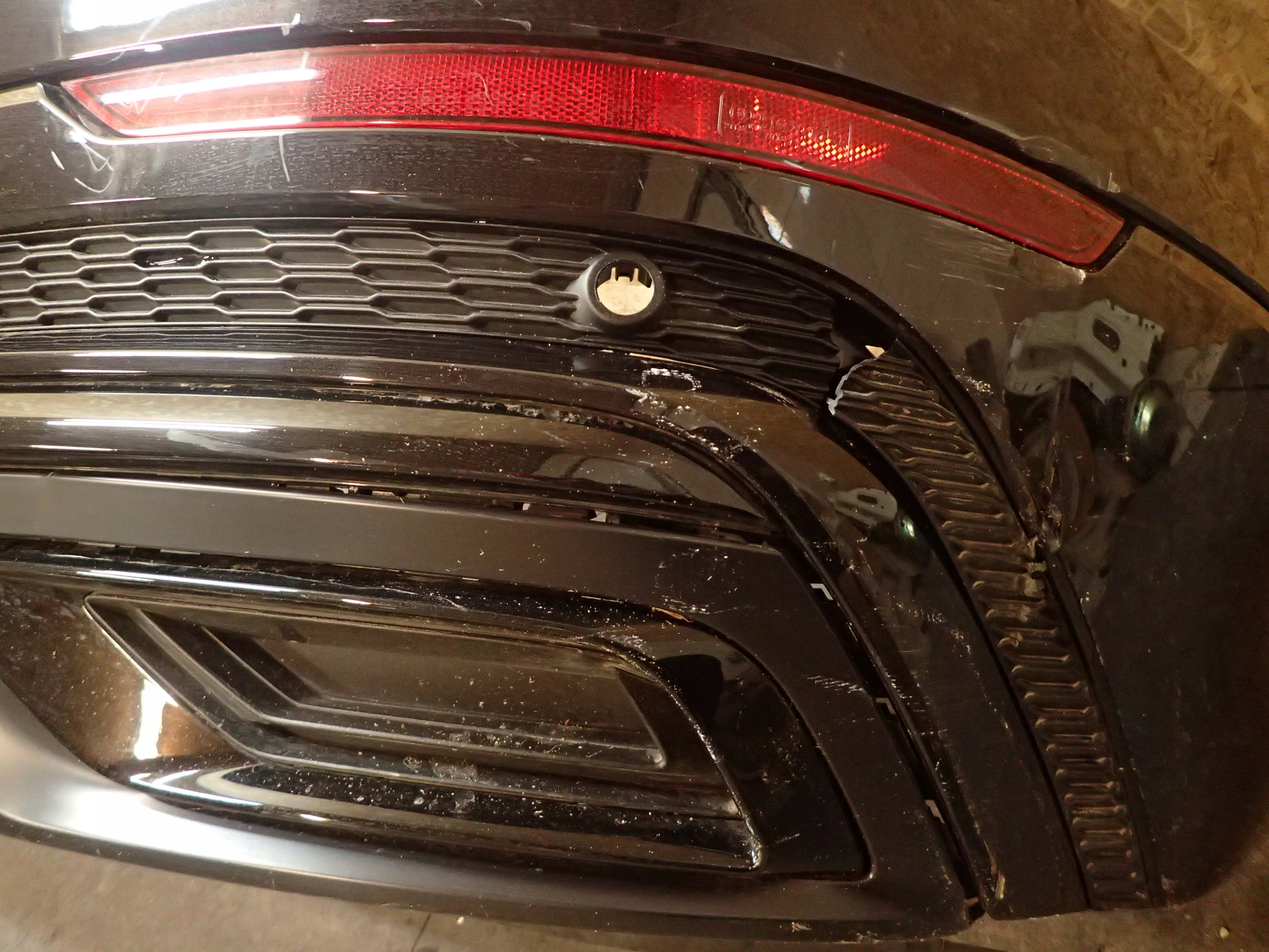 ZDERZAK TYŁ AUDI Q8 S LINE 4M8 Producent części Audi OE