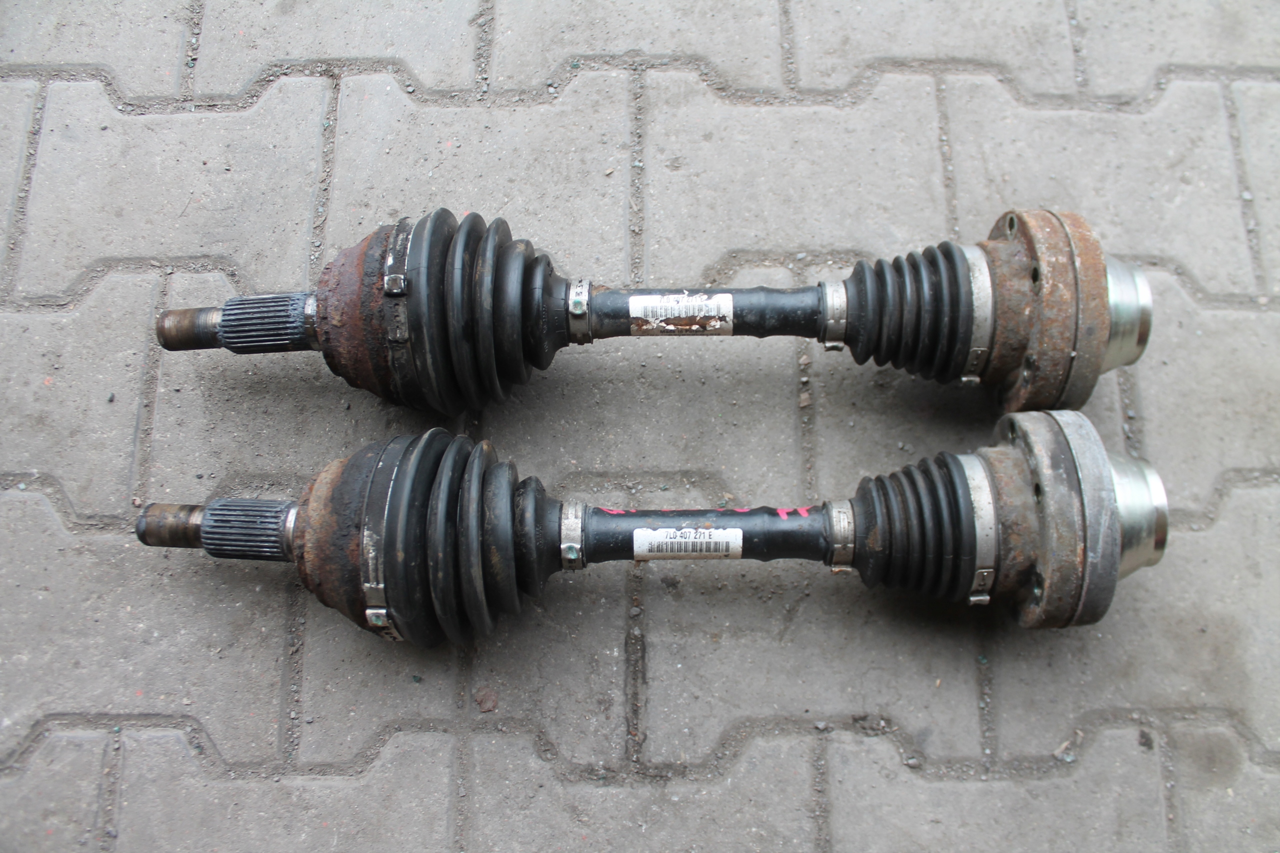 POLOOS PREDOK 7L0407271E AUDI Q7 4L 3.0 TDI 05